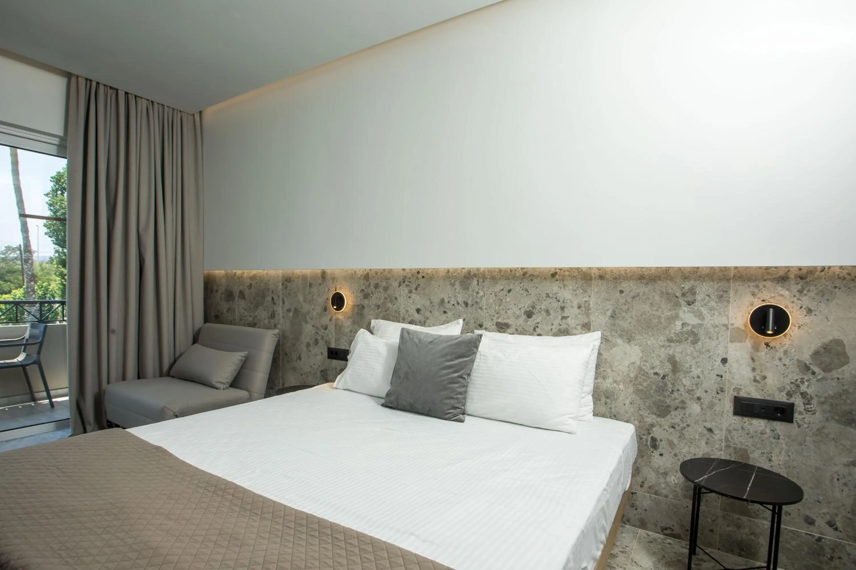 Bed in Dias Studios & Suites