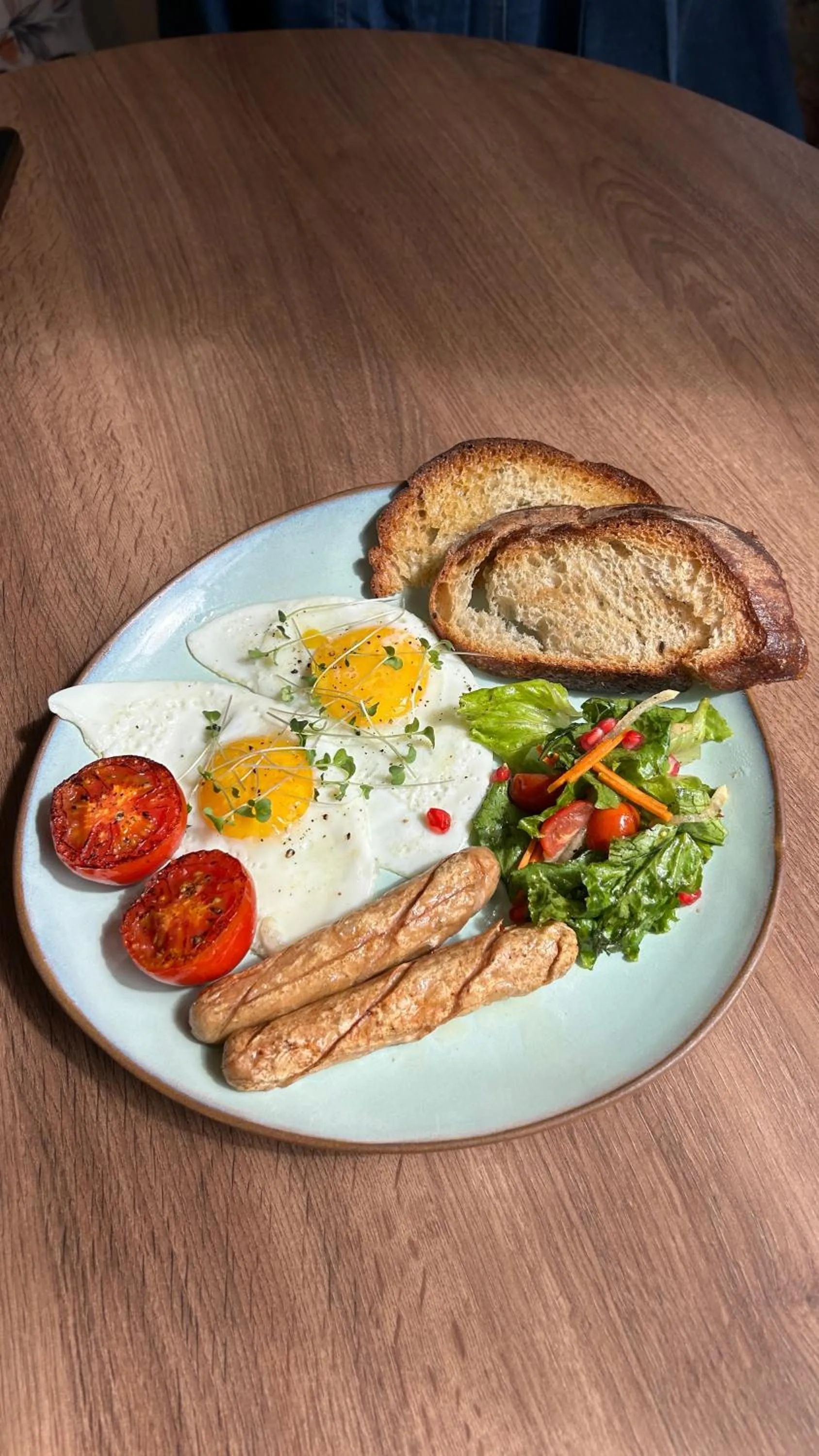 Restaurant/places to eat in Maya Manor Boutique Hotel by KGH Group