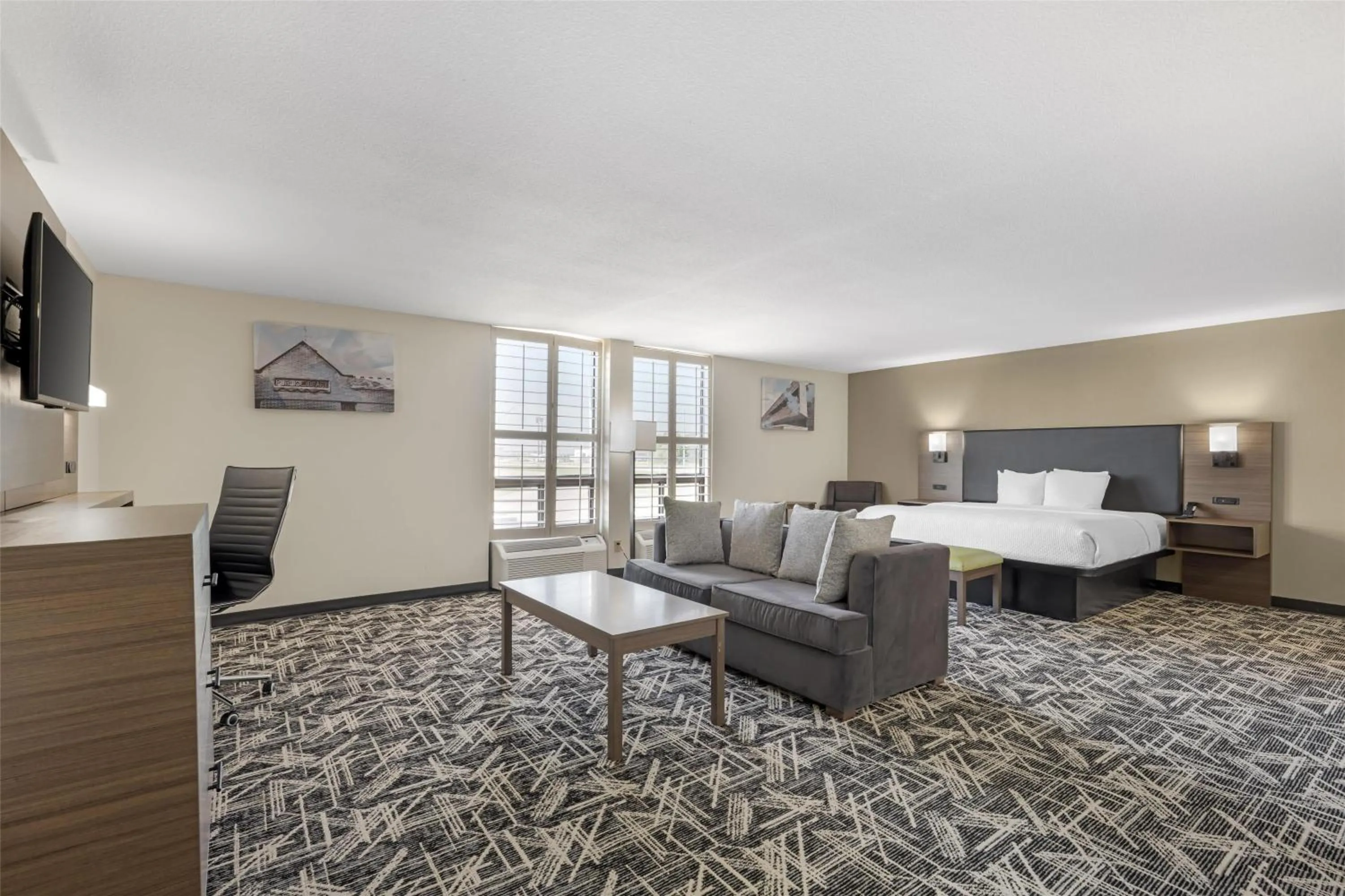 Photo of the whole room, Bed in Best Western Plus York Hotel and Conference Center