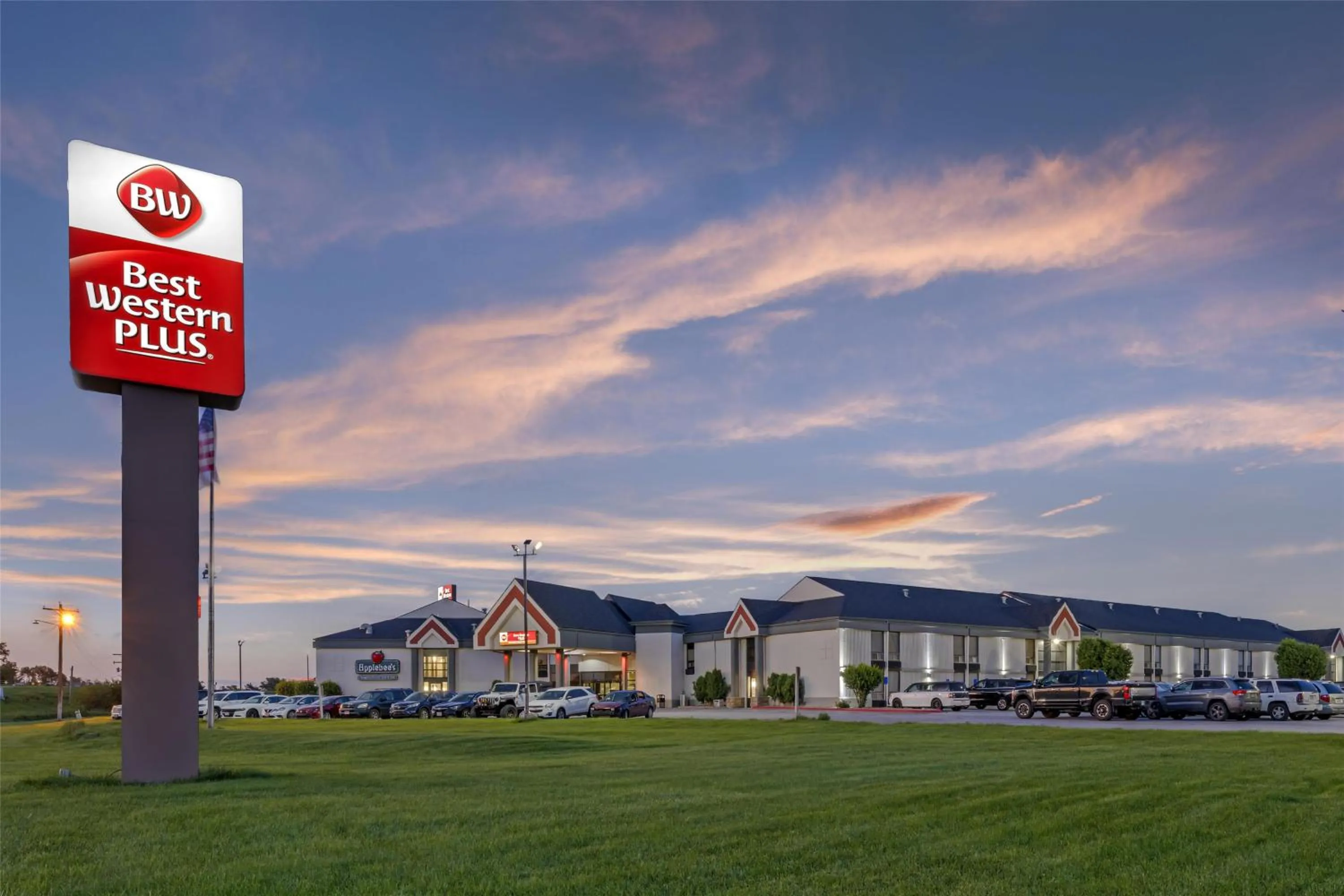 Property building in Best Western Plus York Hotel and Conference Center