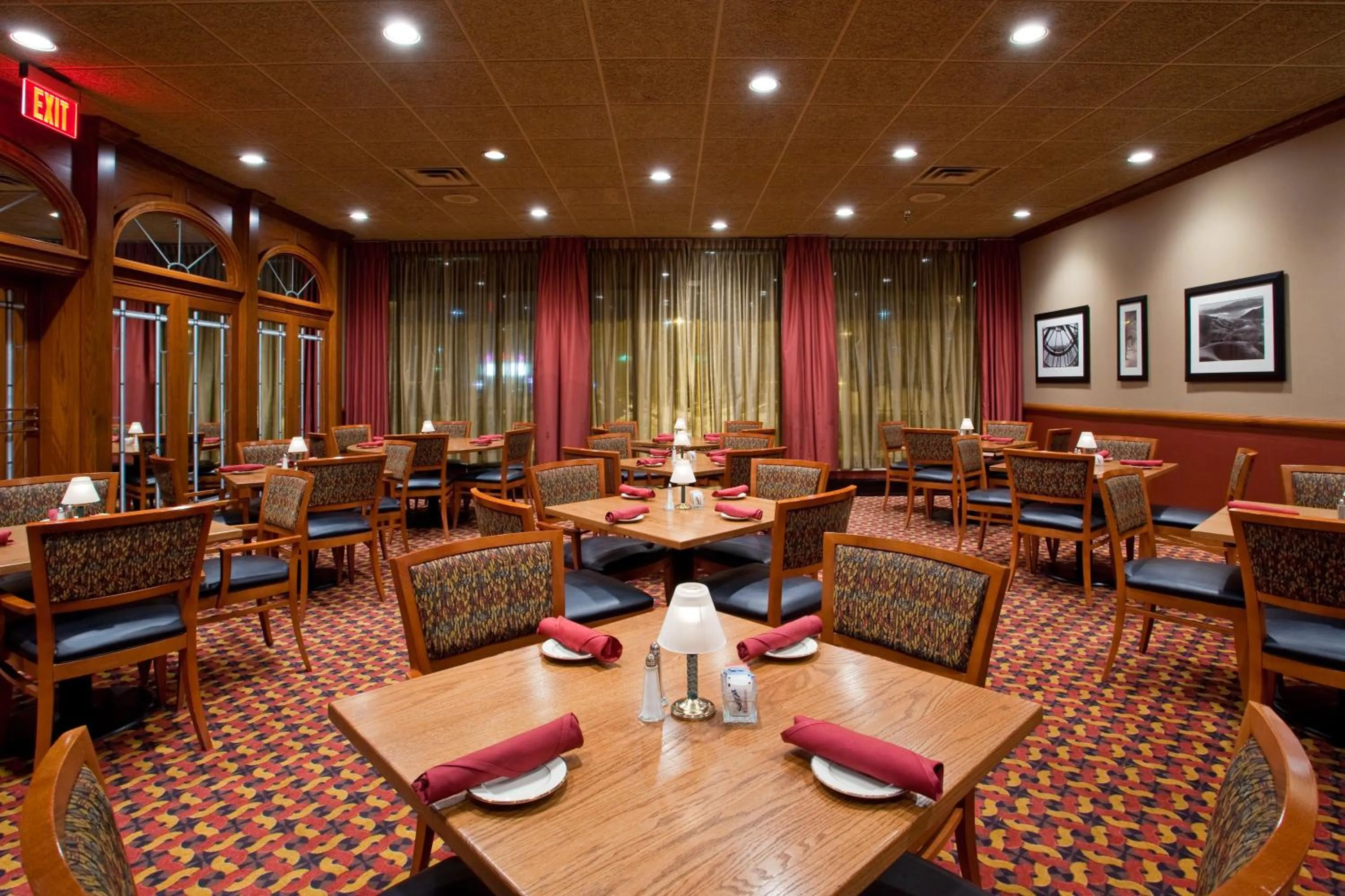 Restaurant/places to eat in Holiday Inn Youngstown-South - Boardman by IHG