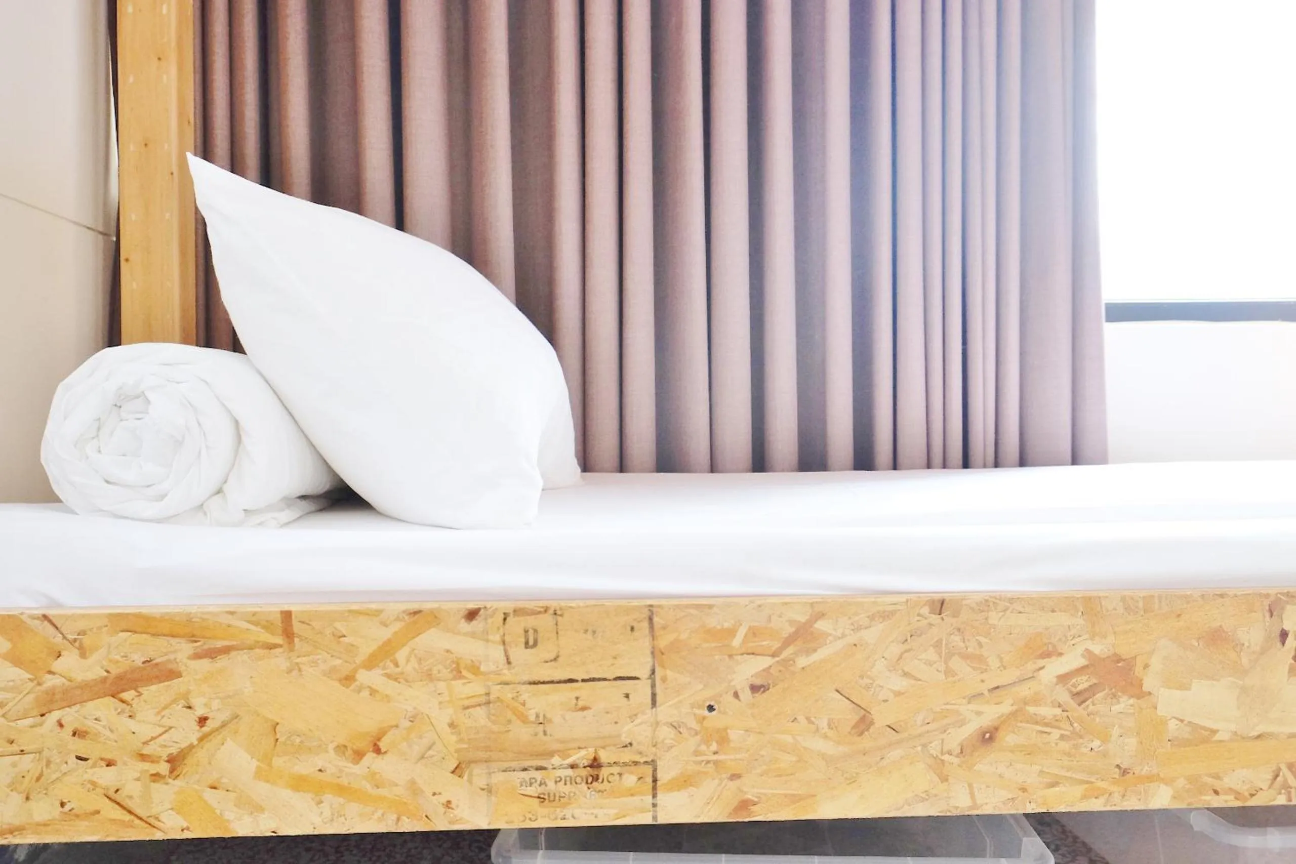 bunk bed, Bed in With Inn Hostel