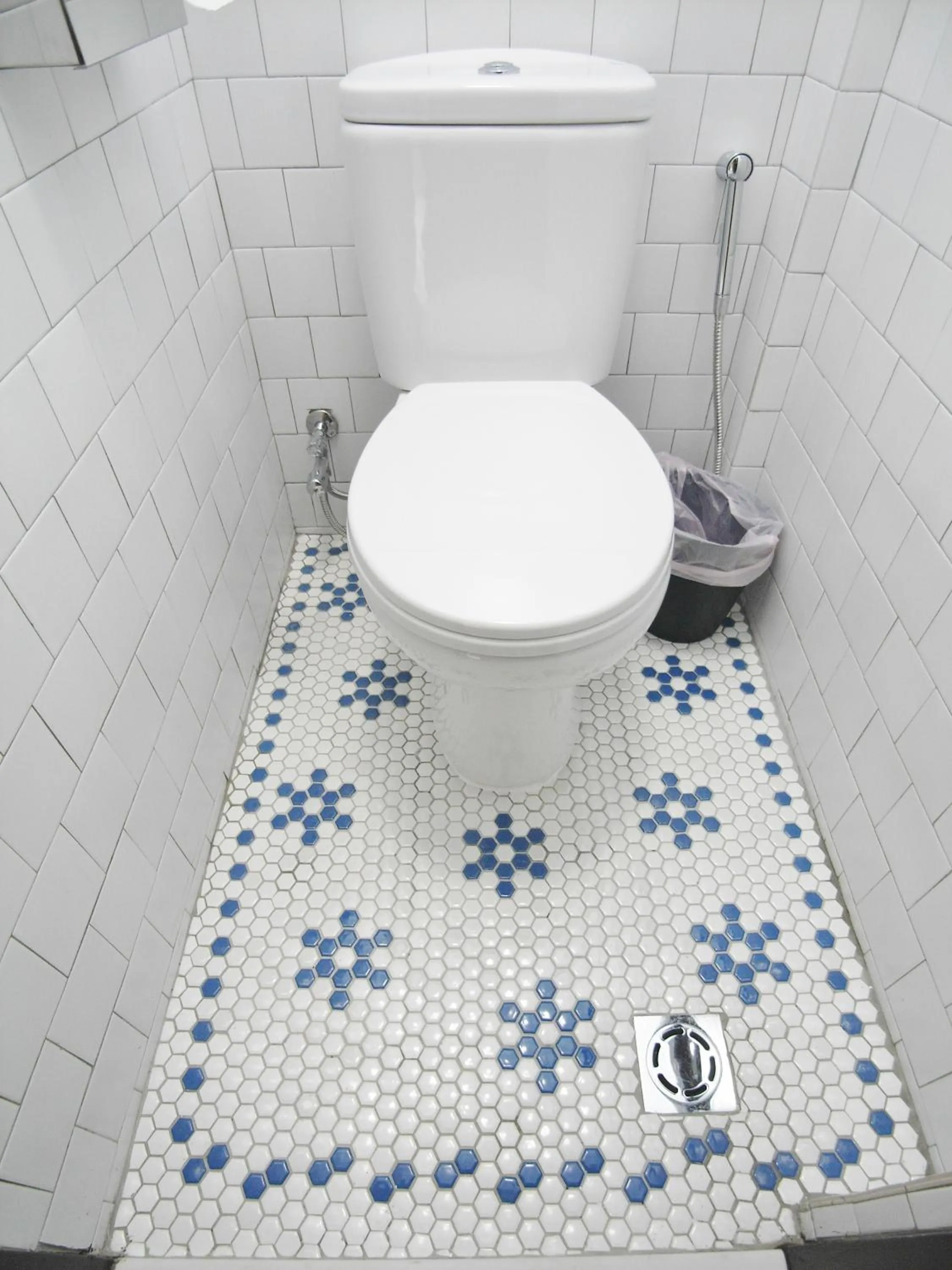 Toilet in With Inn Hostel