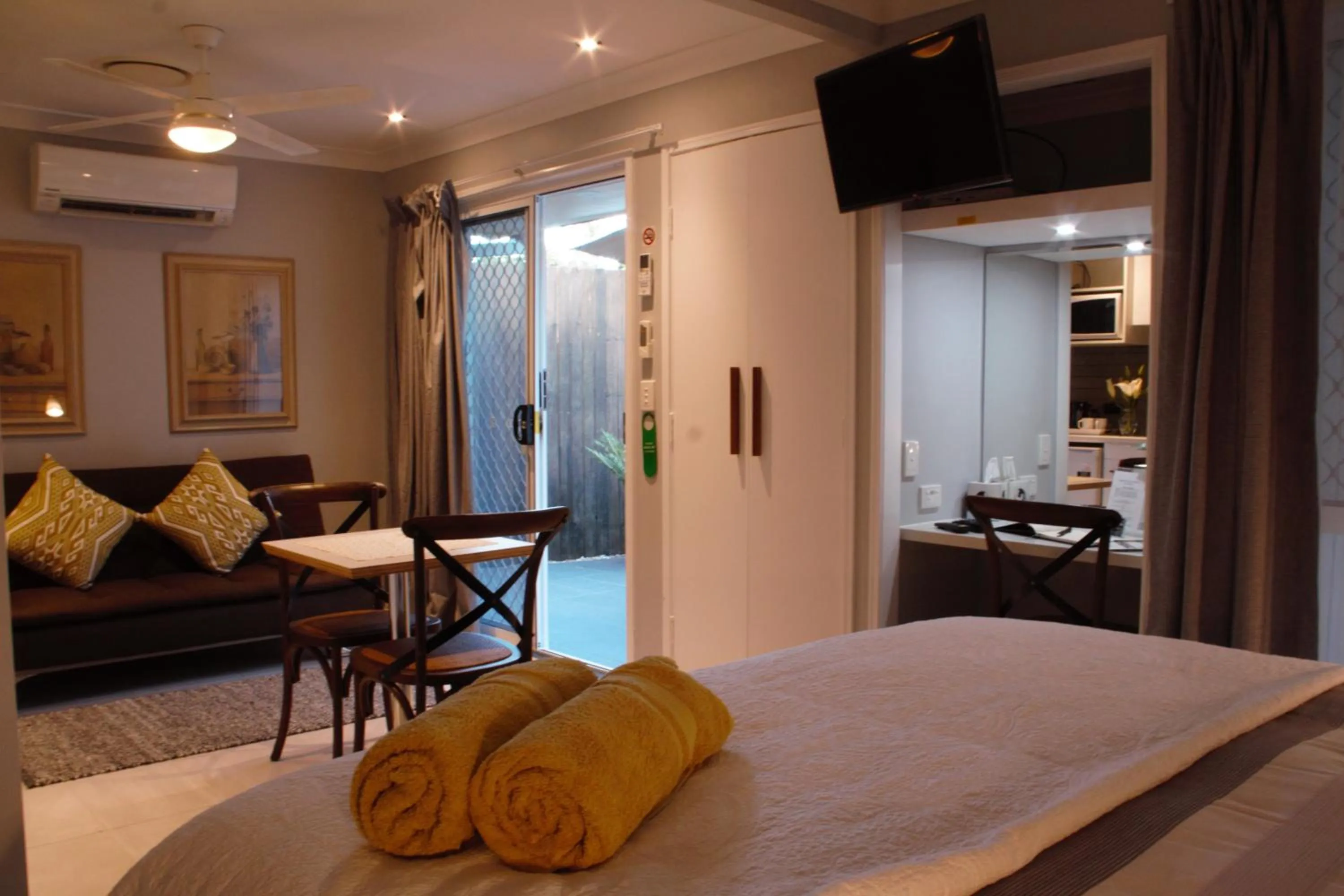 Bed in Paperbark Bed & Breakfast