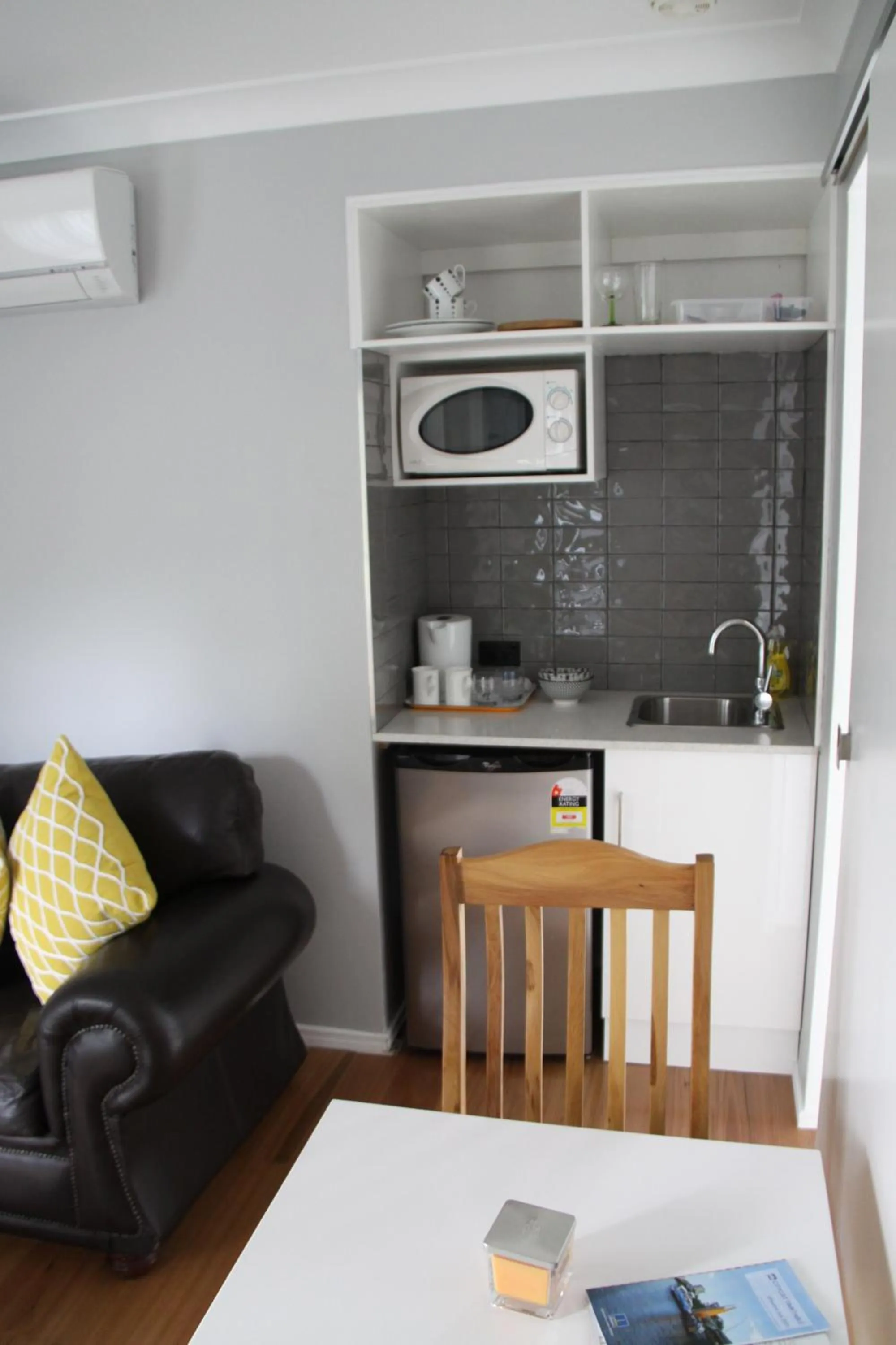 Kitchen or kitchenette in Paperbark Bed & Breakfast