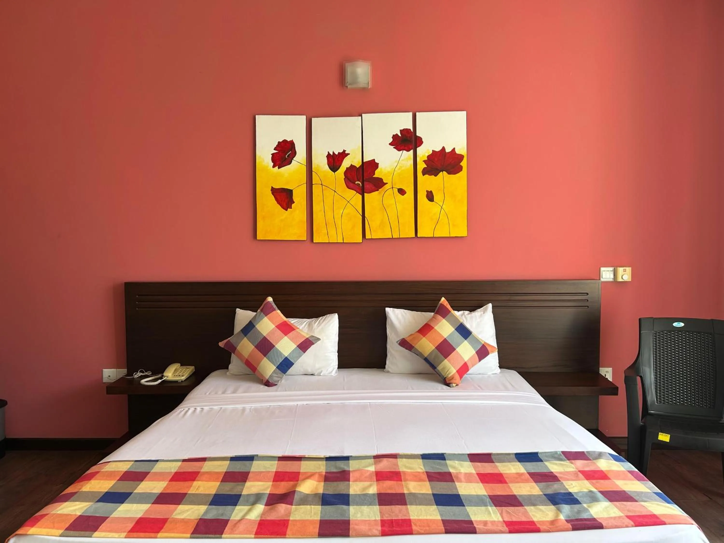 Bedroom, Bed in The Suite 262