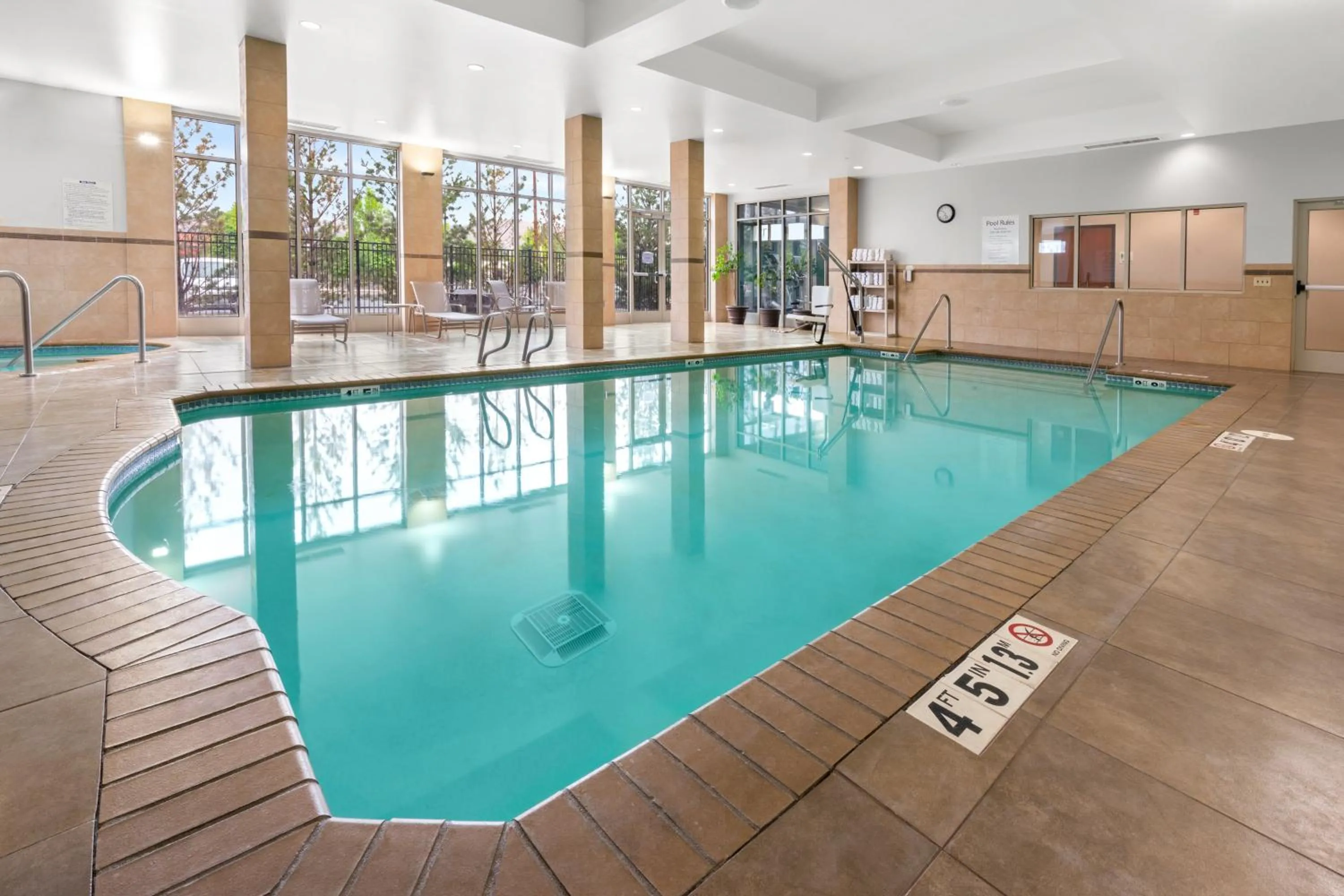 Swimming pool in Holiday Inn Yakima by IHG