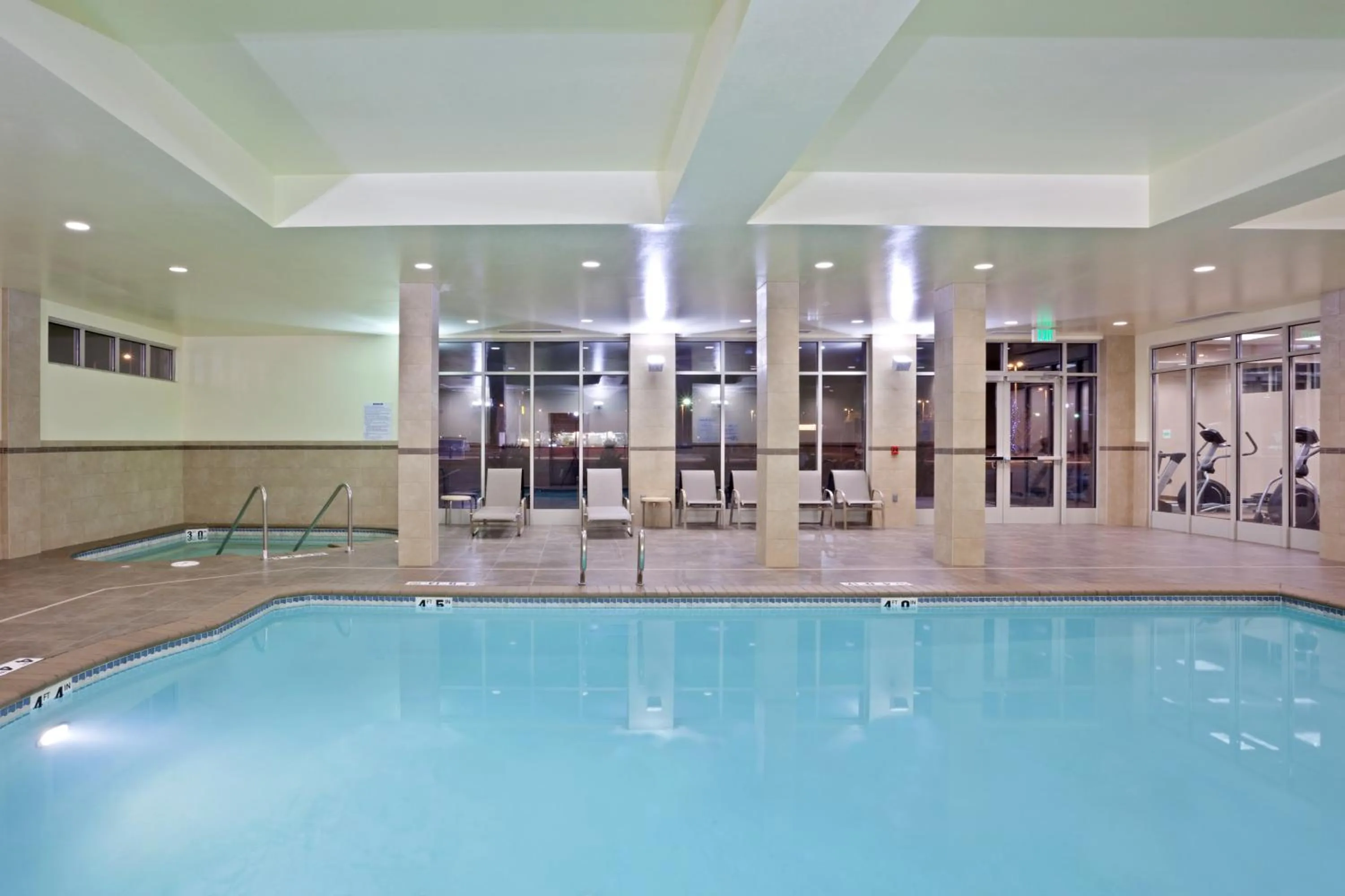 Swimming pool in Holiday Inn Yakima by IHG