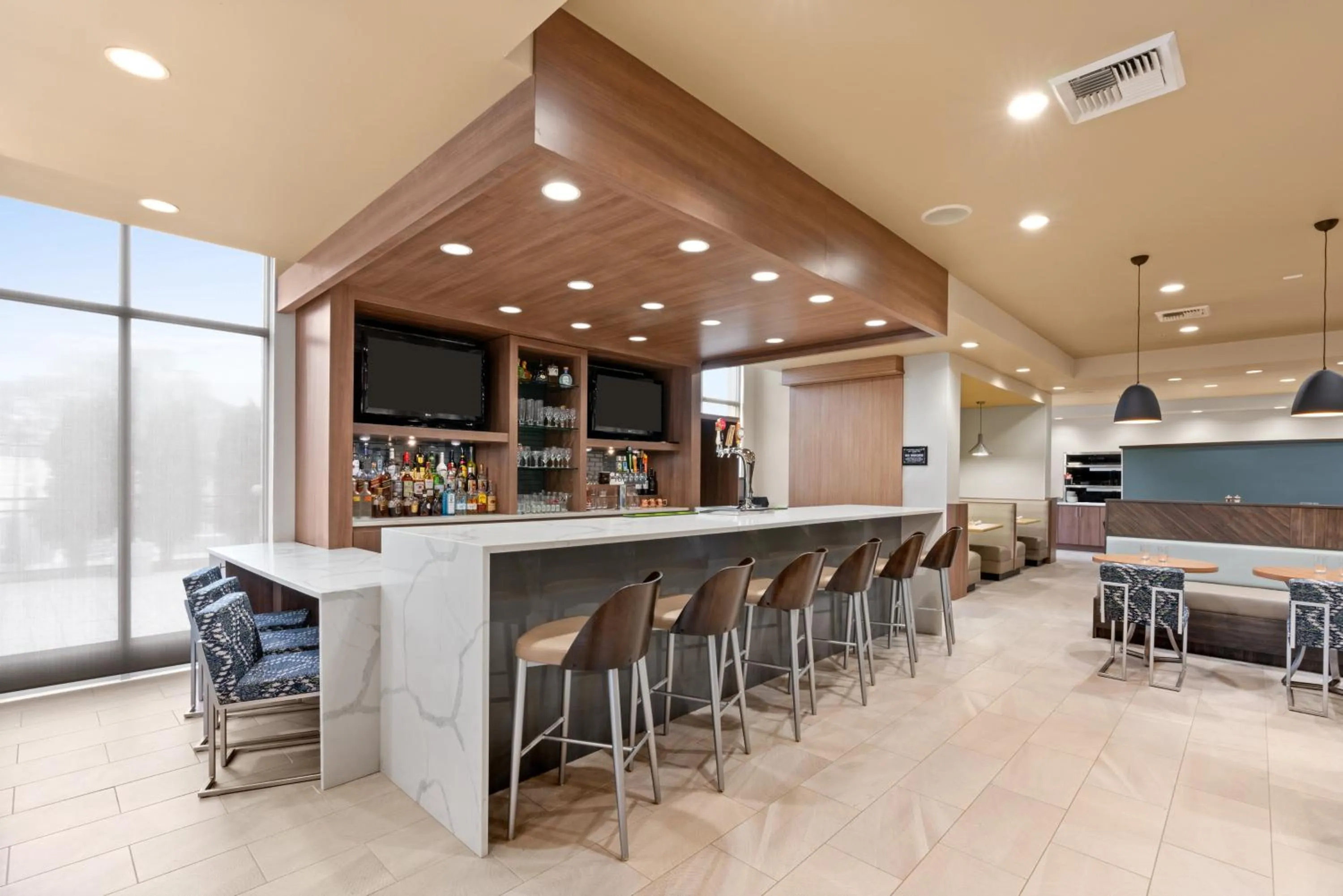 Lounge or bar in Holiday Inn Yakima by IHG