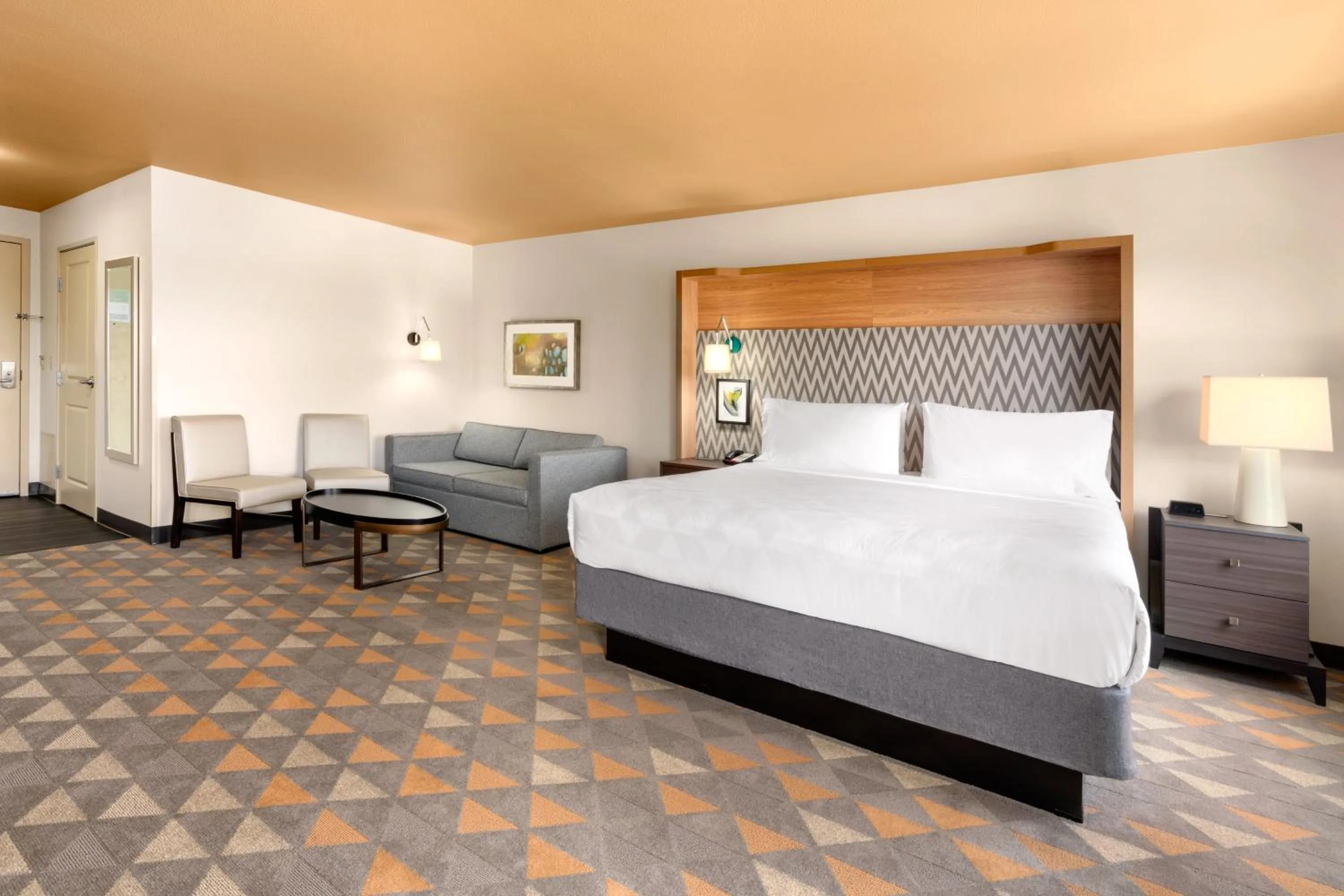 Photo of the whole room, Bed in Holiday Inn Yakima by IHG