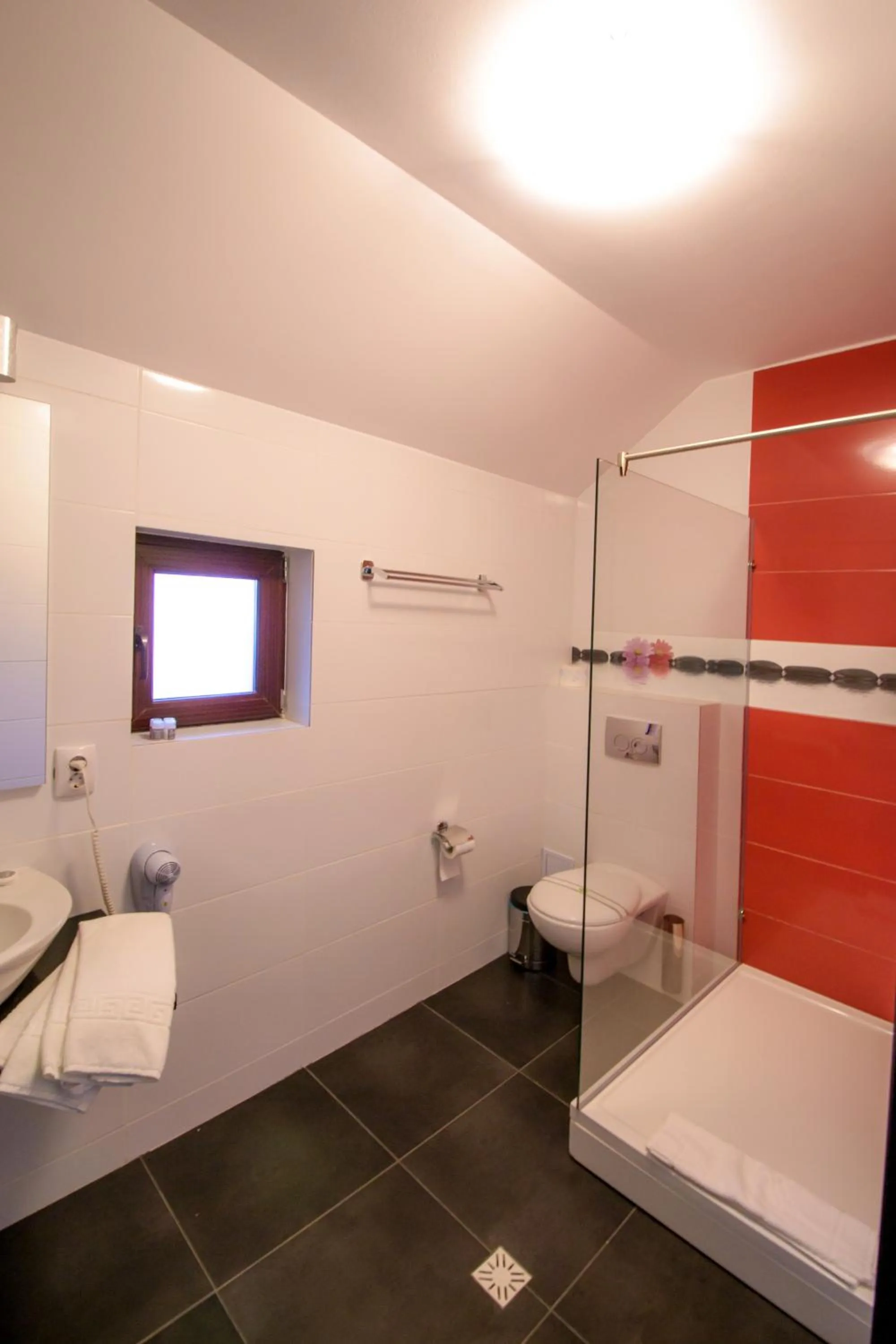 Shower, Bed in Pietrele lui Solomon