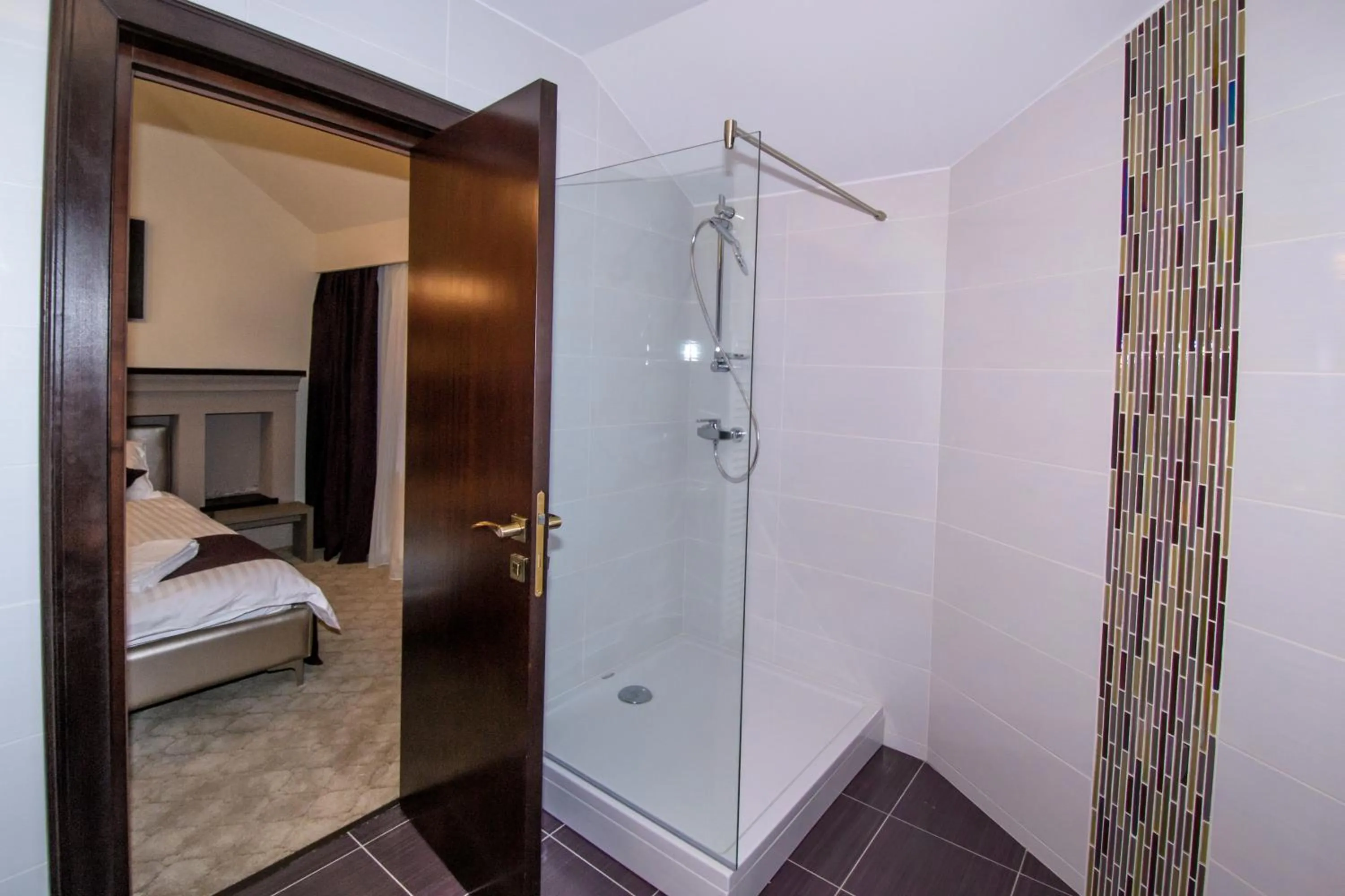 Shower, Bed in Pietrele lui Solomon