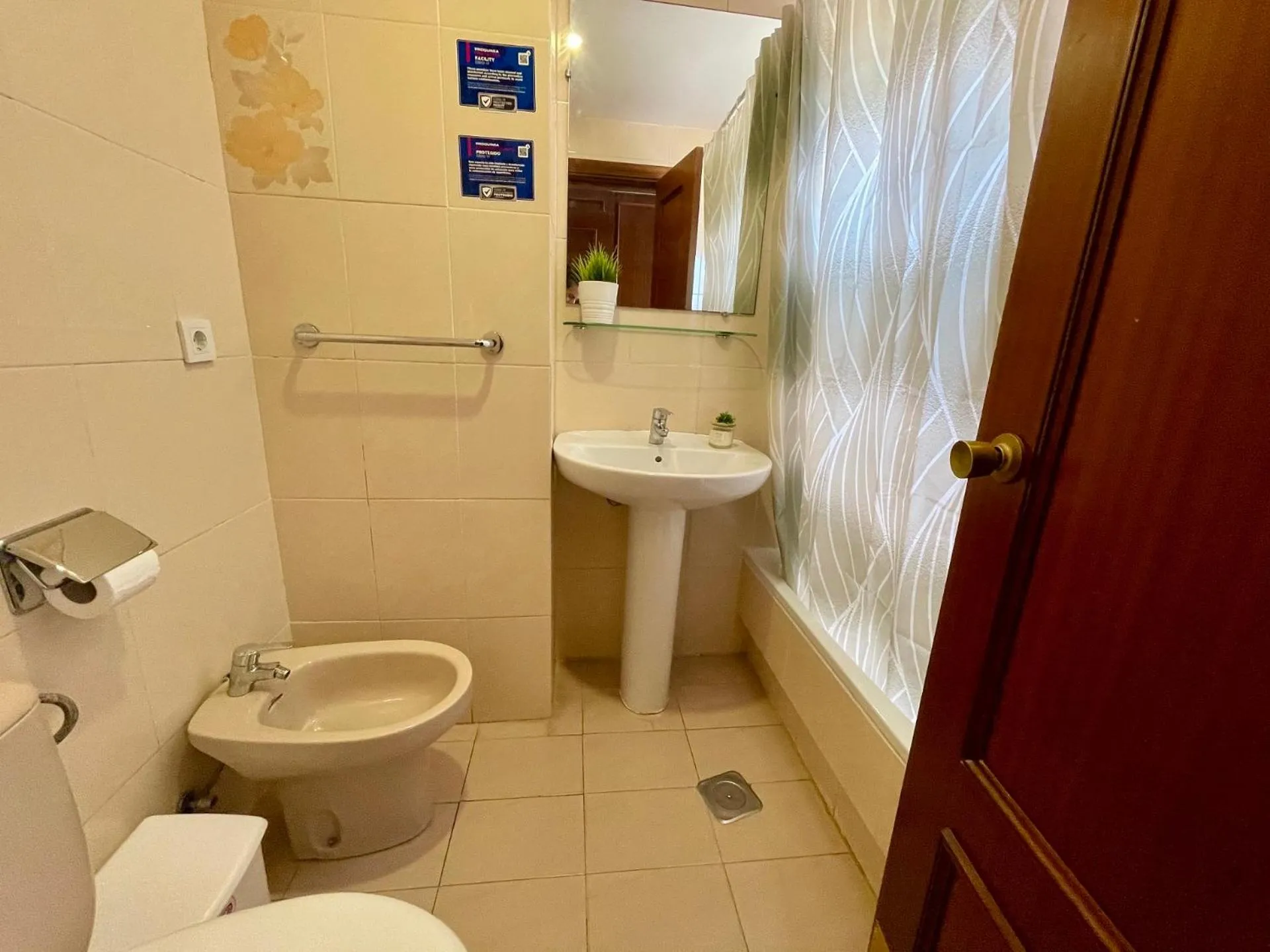 Bathroom in Apartamentos Gemelos 2 y 4 by Gestaltur