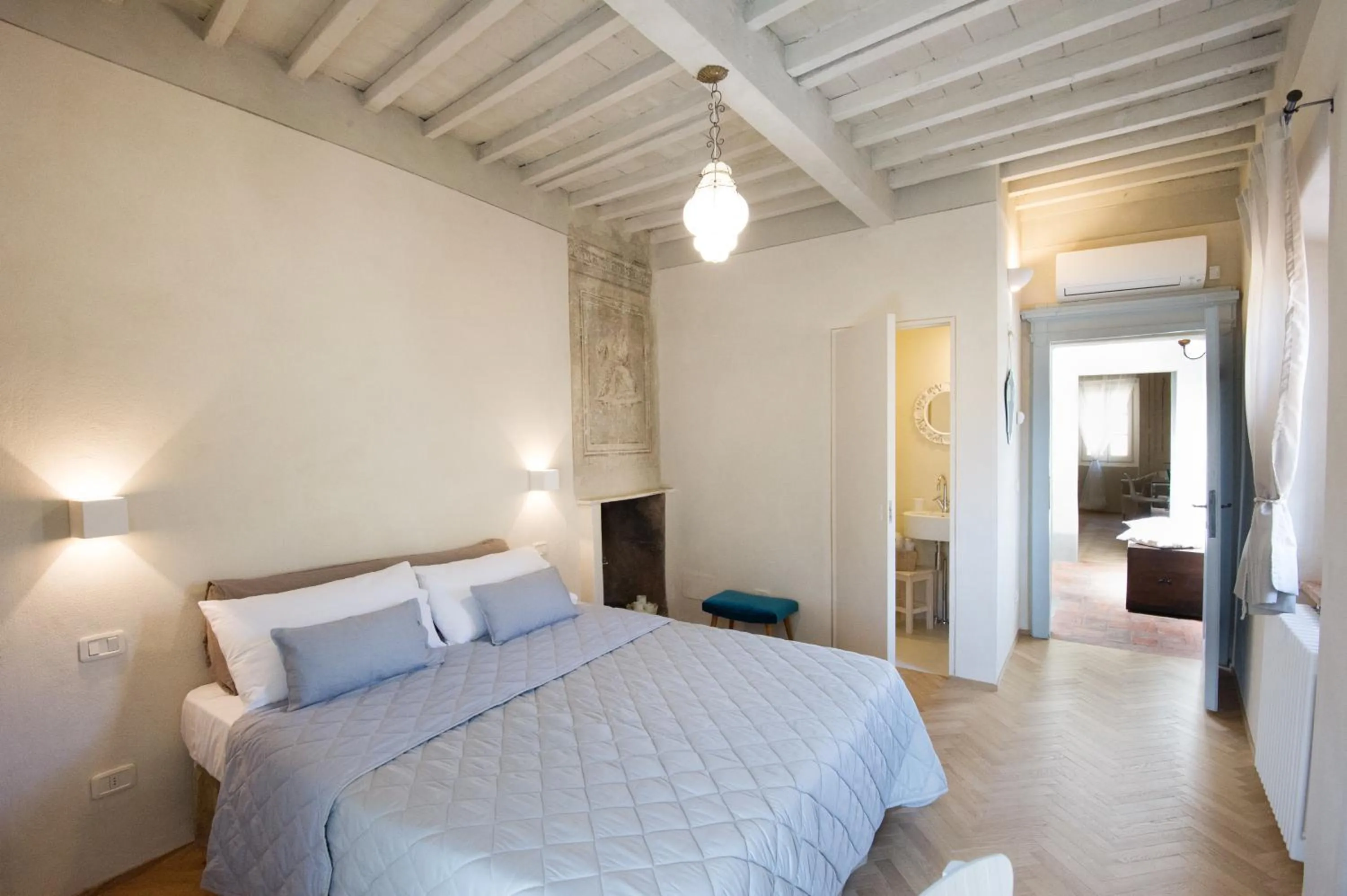 Photo of the whole room, Bed in Il Piccolo Cavour Charming House B&B