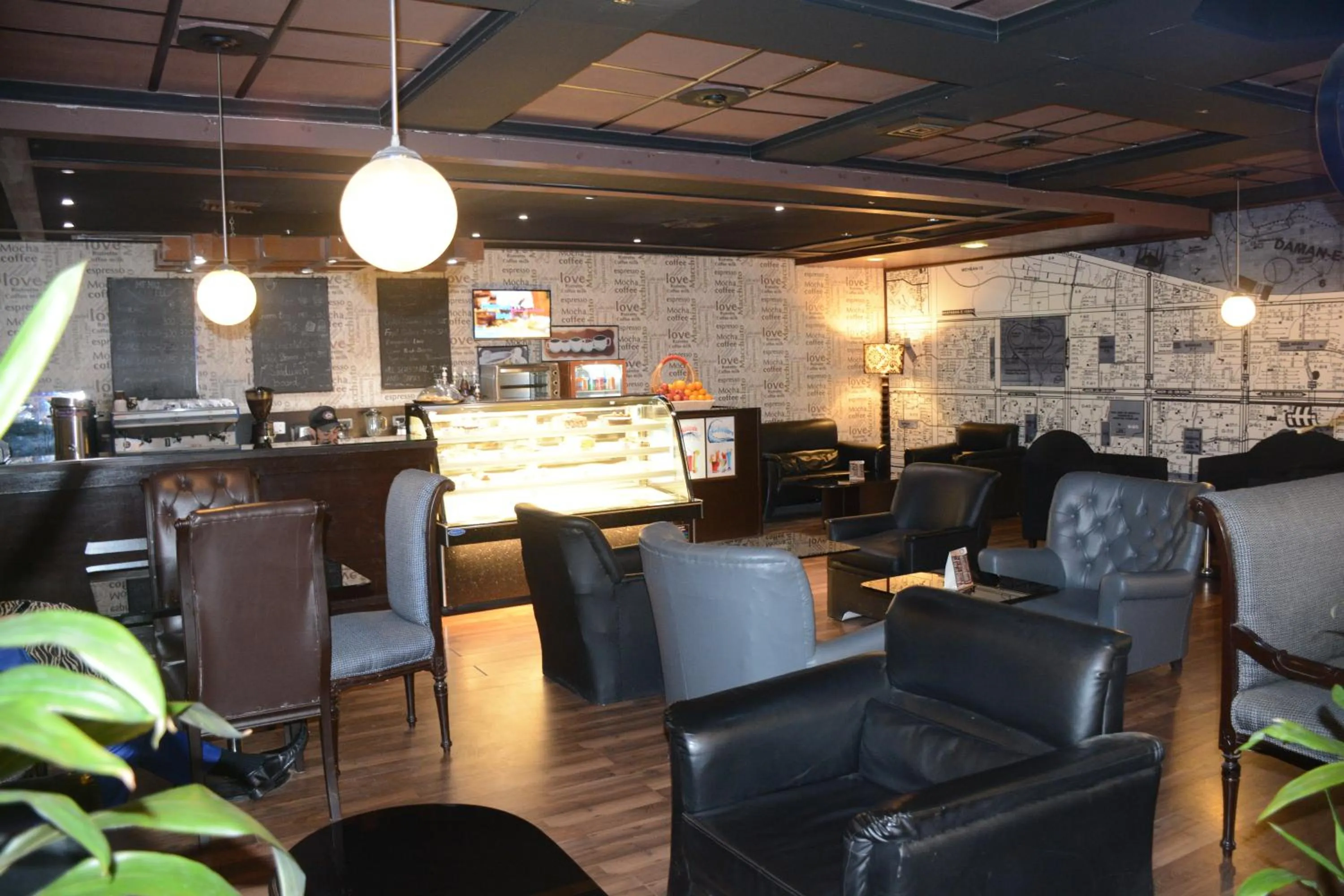 Restaurant/places to eat in Islamabad Hotel