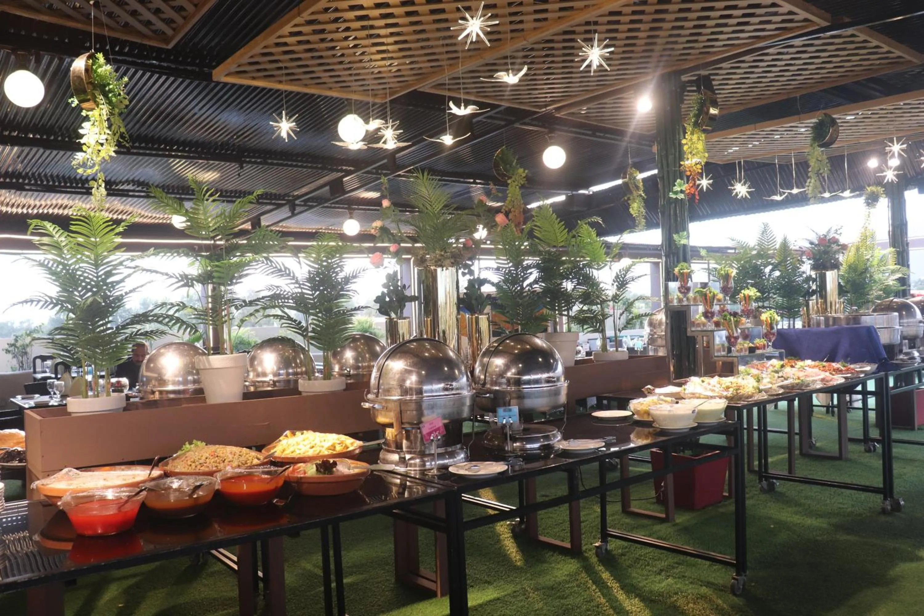 Restaurant/places to eat in Islamabad Hotel