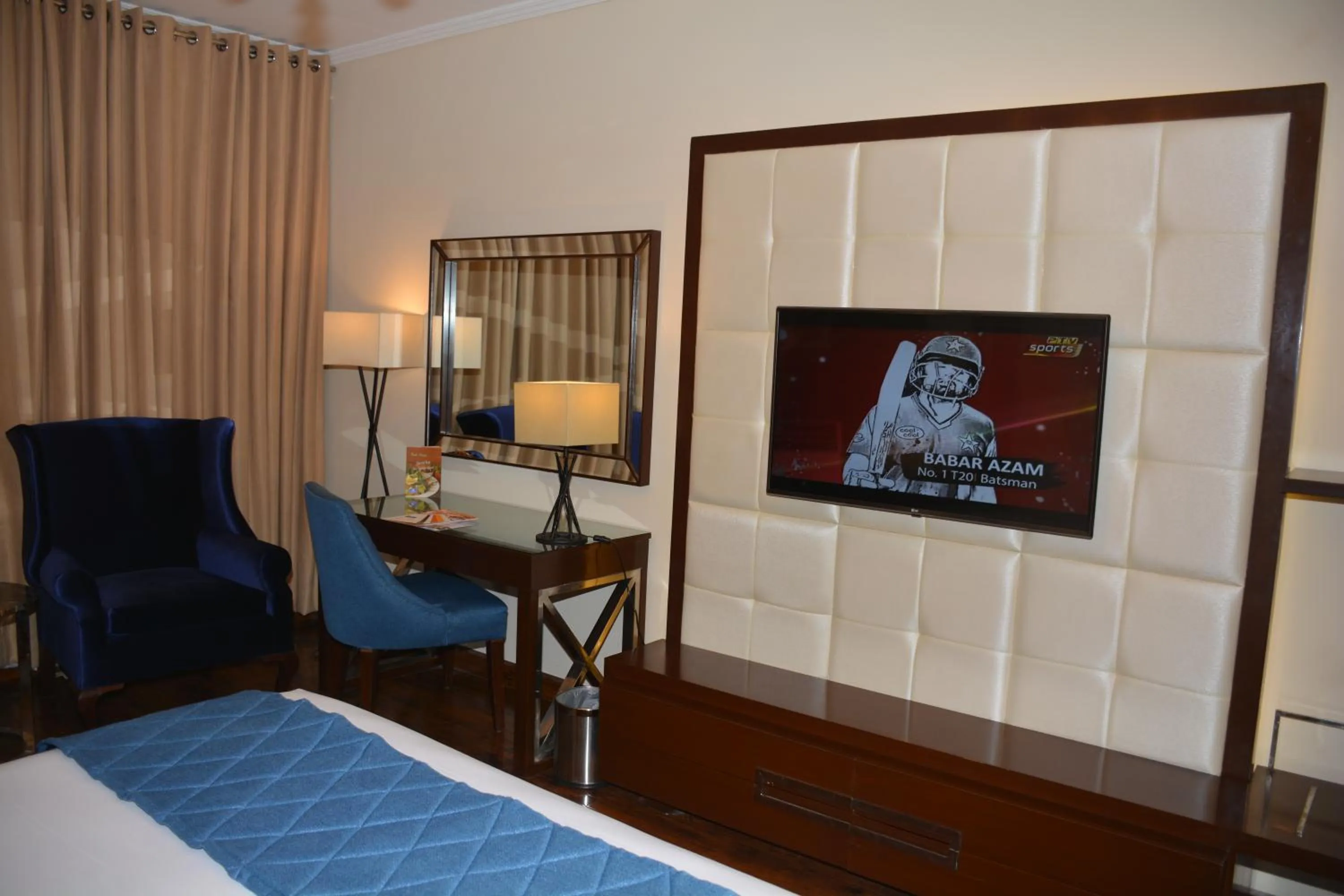 TV and multimedia, Bed in Islamabad Hotel