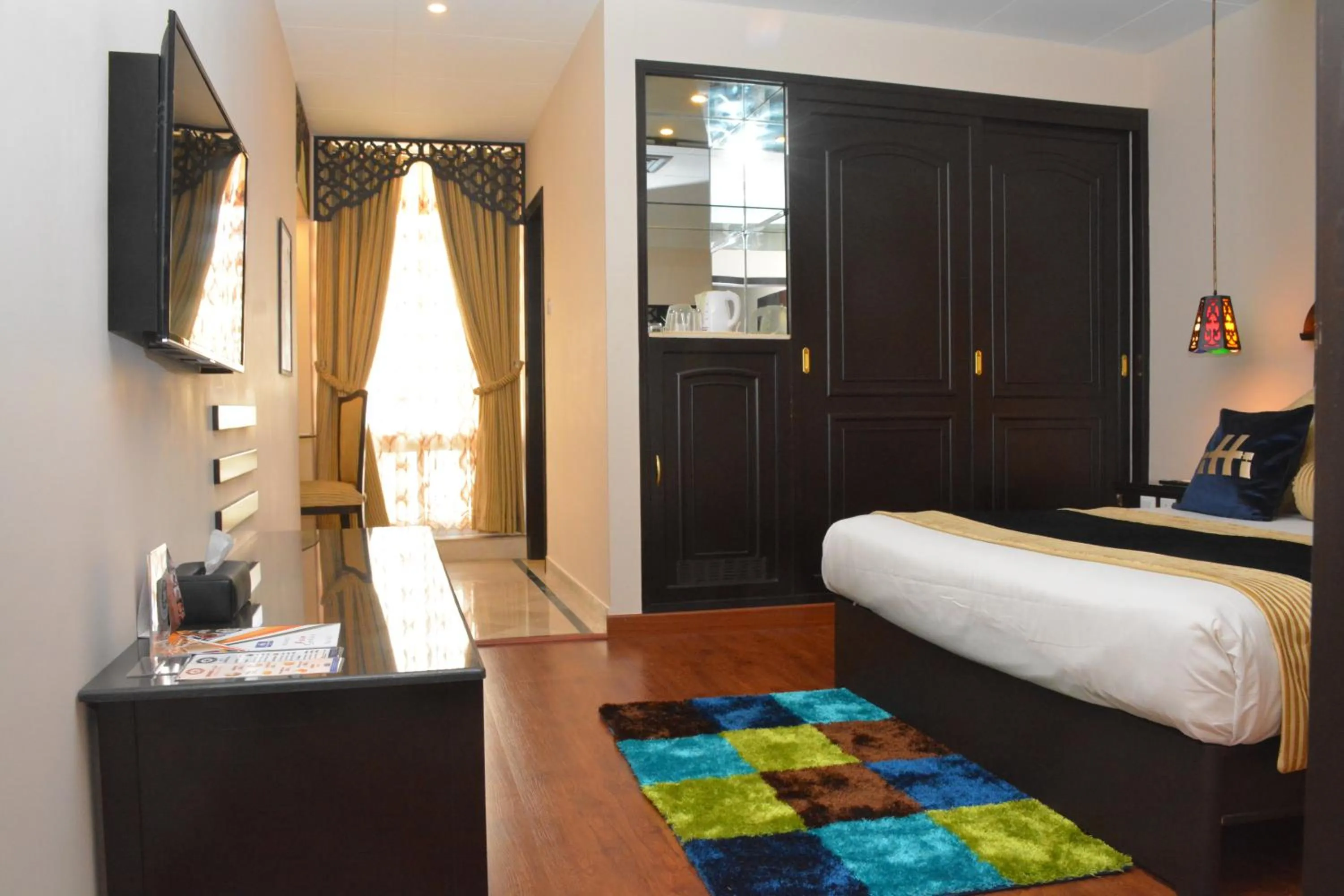 Bedroom, Bed in Islamabad Hotel