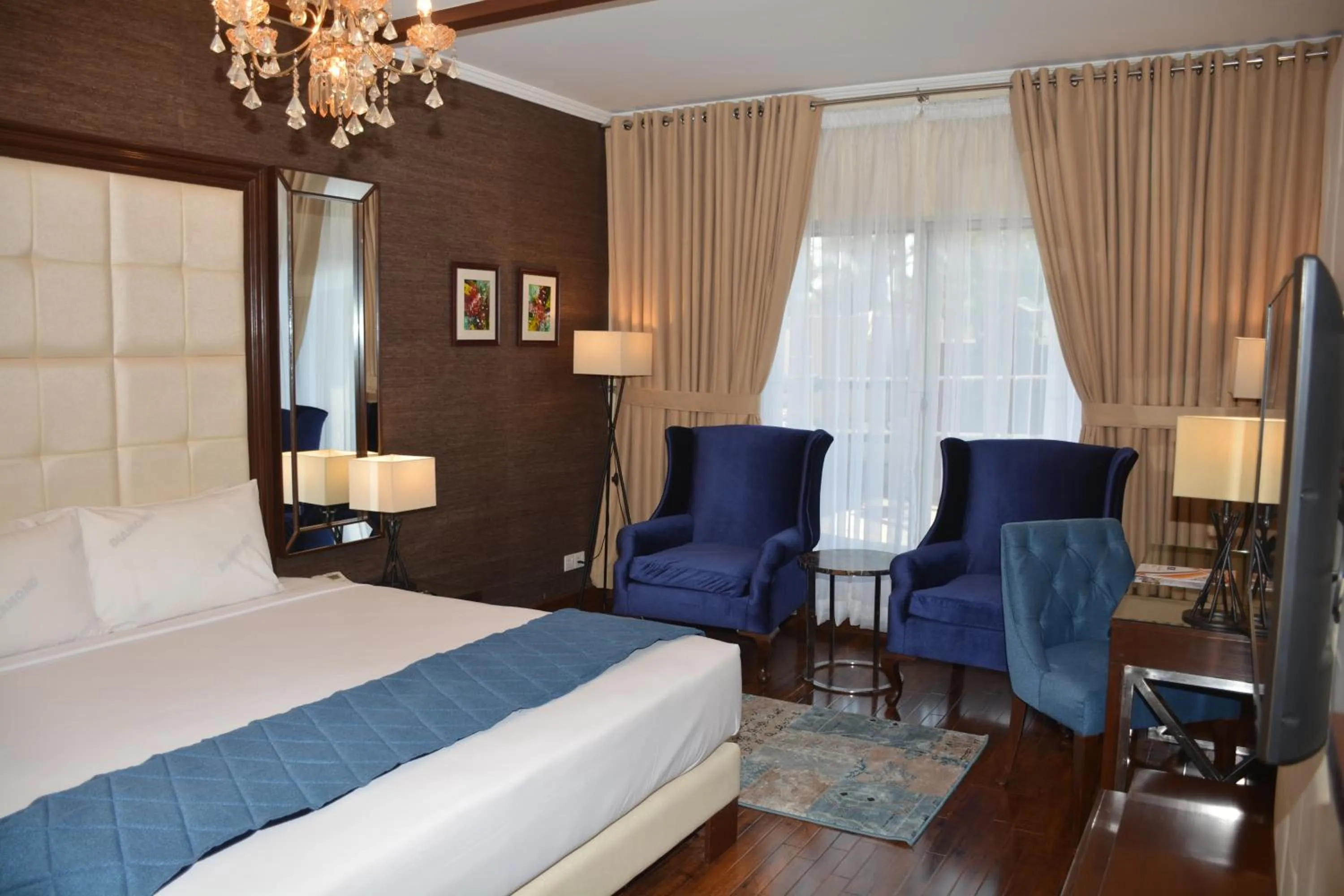 Bed in Islamabad Hotel