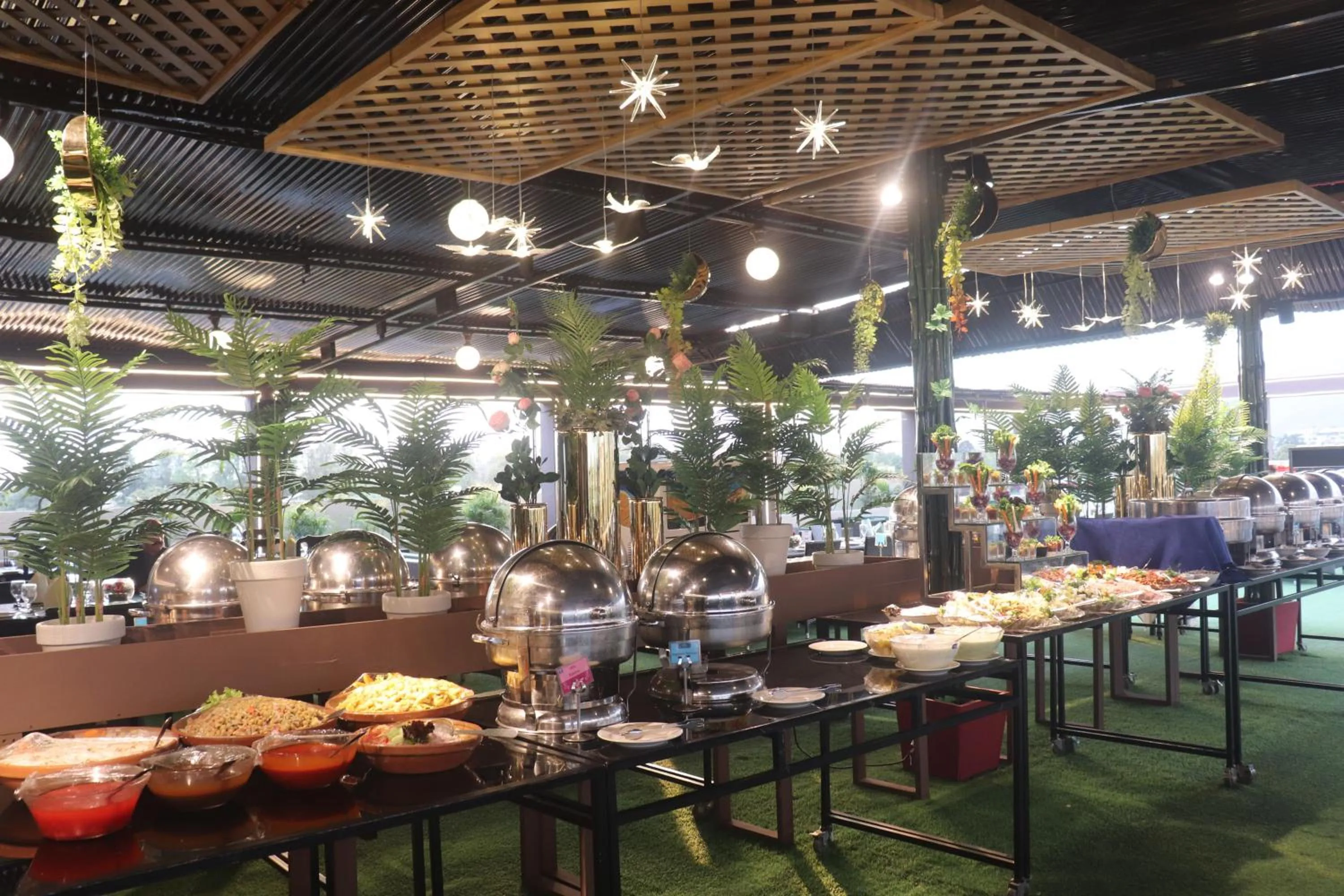 Restaurant/places to eat in Islamabad Hotel