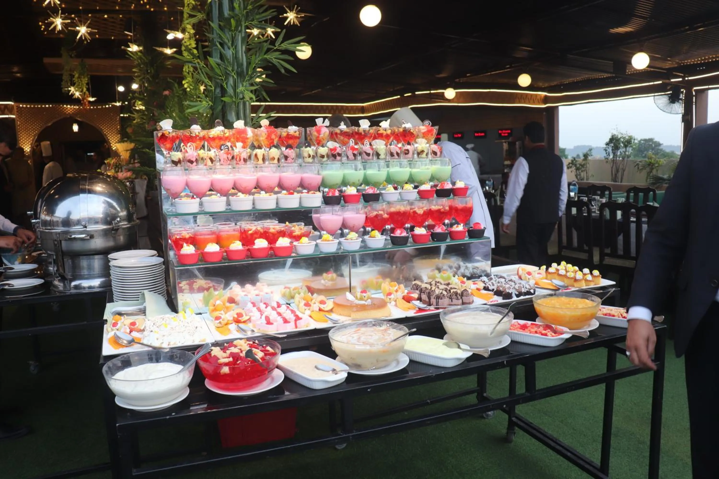 Restaurant/places to eat in Islamabad Hotel