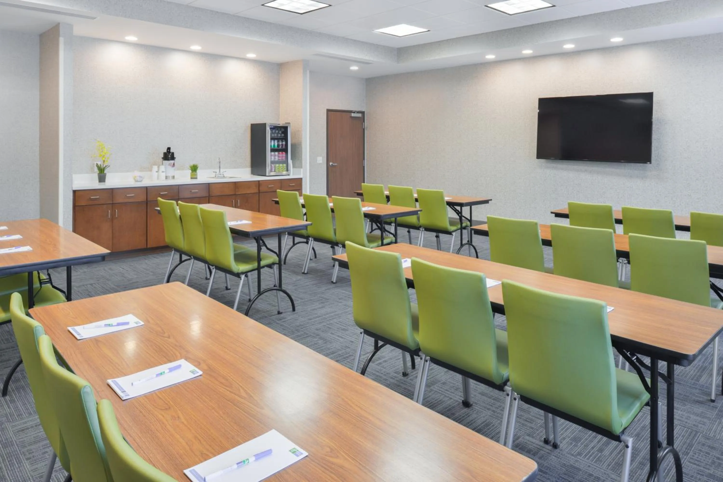 Meeting/conference room in Holiday Inn Express & Suites Salem by IHG