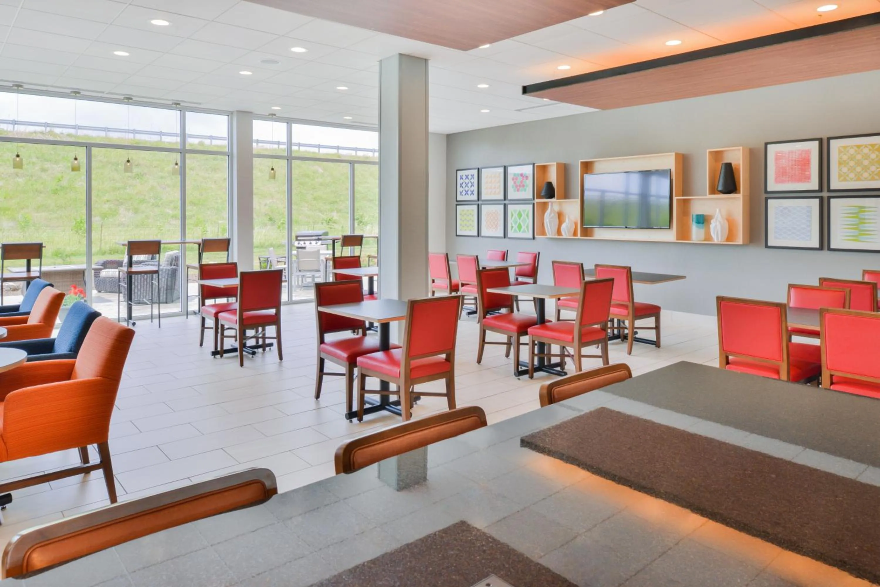 Breakfast in Holiday Inn Express & Suites Salem by IHG