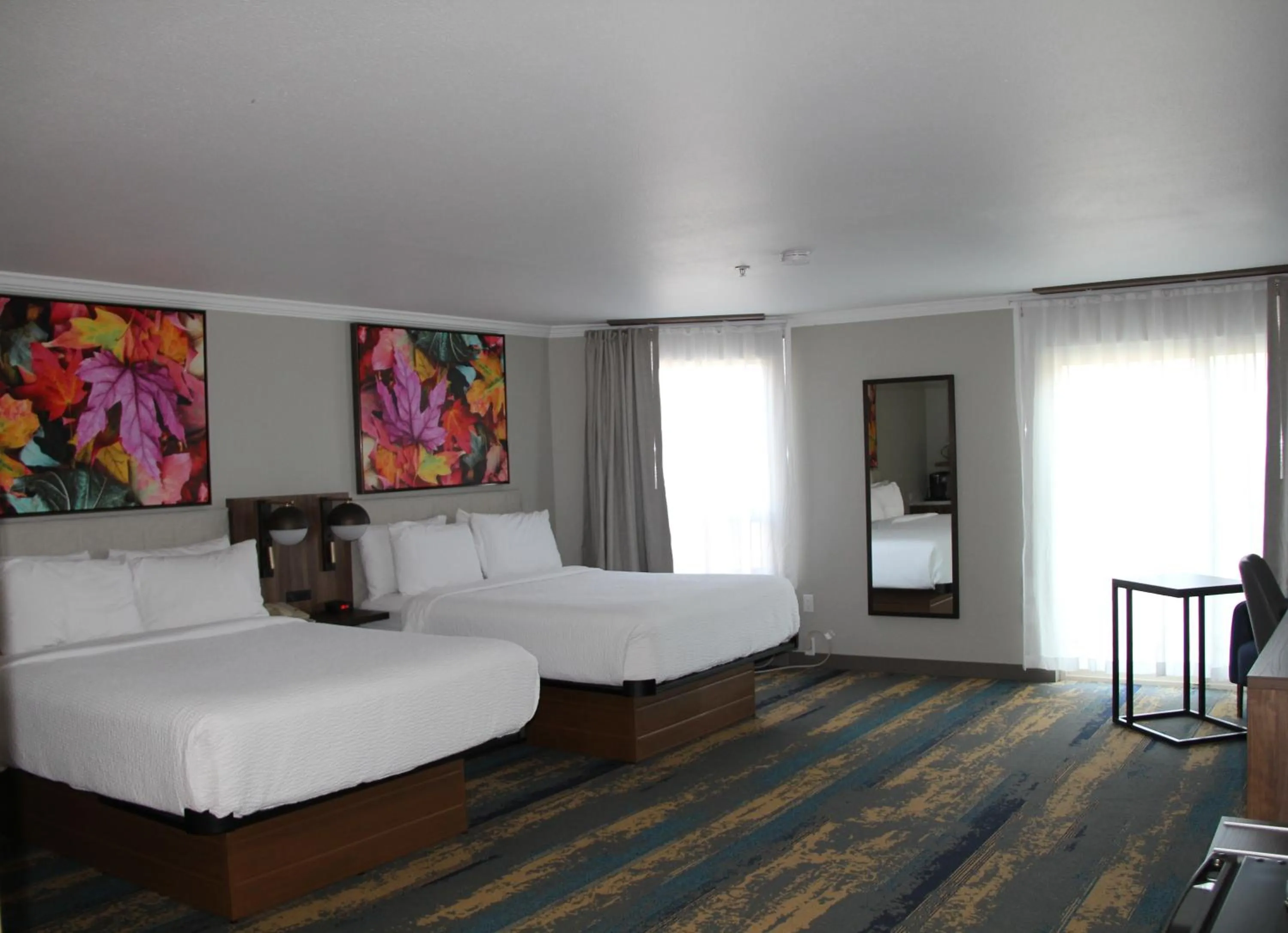 Bed in La Quinta Inn & Suites by Wyndham Yakima Downtown