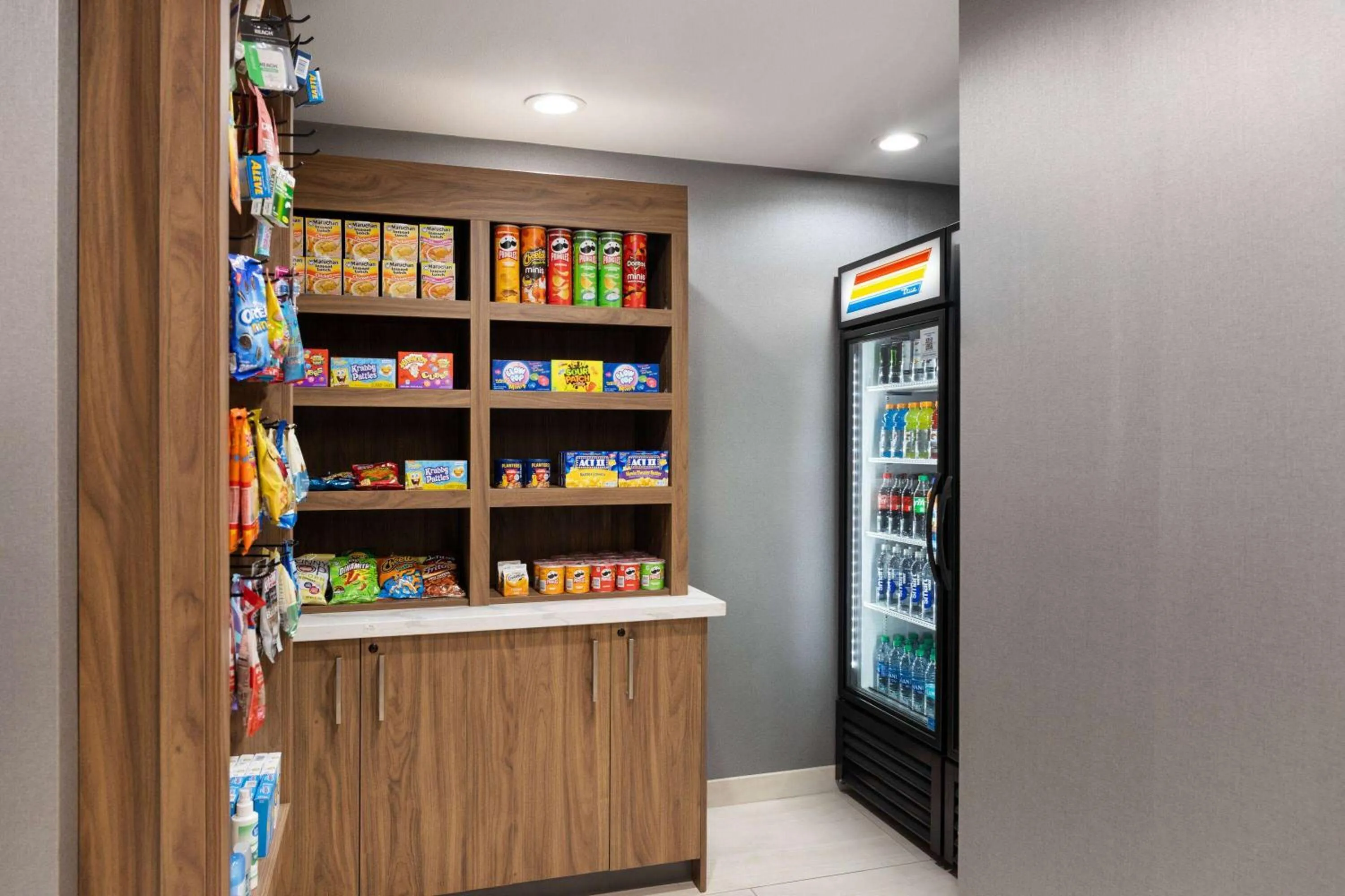 Food and drinks in La Quinta Inn & Suites by Wyndham Yakima Downtown