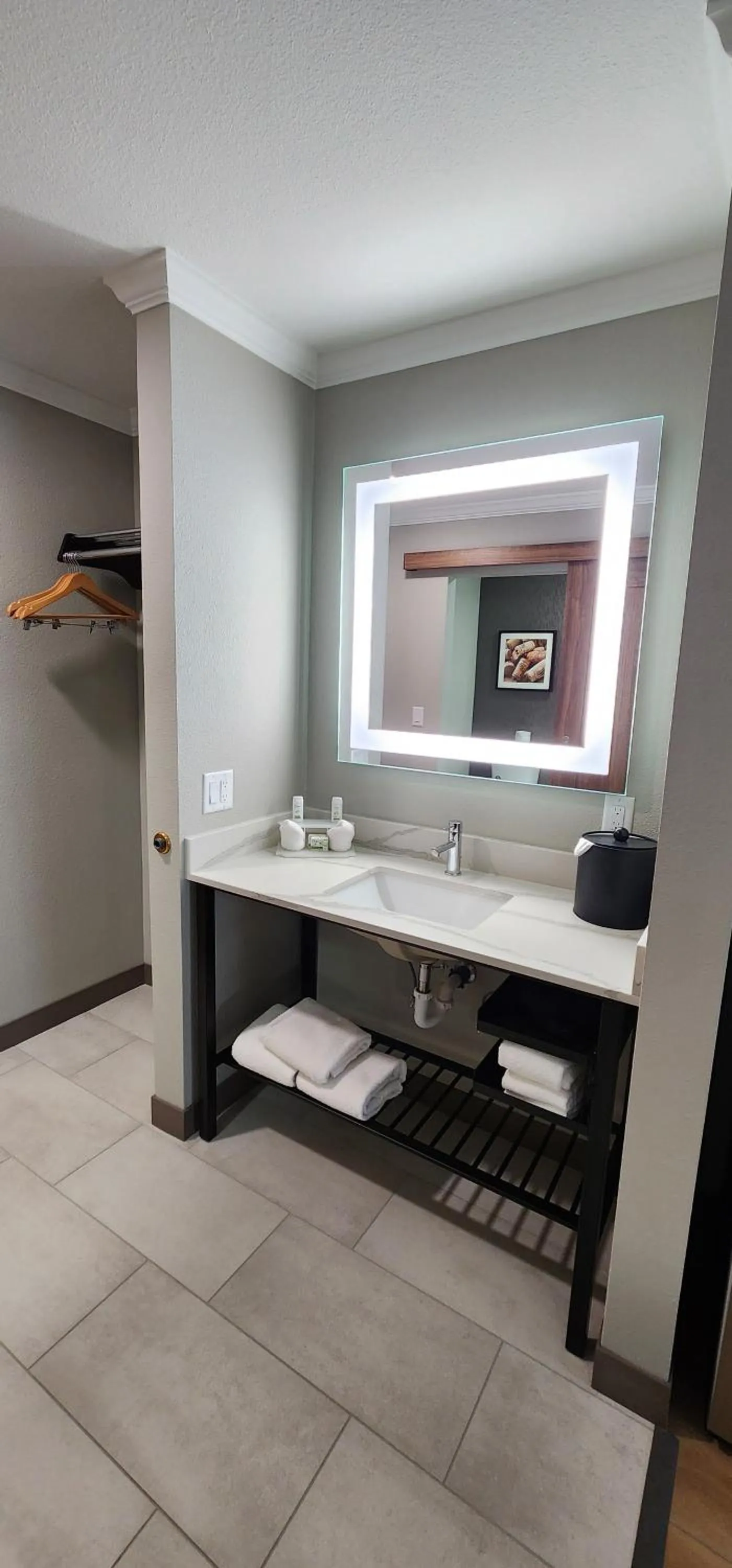 La Quinta Inn & Suites by Wyndham Yakima Downtown