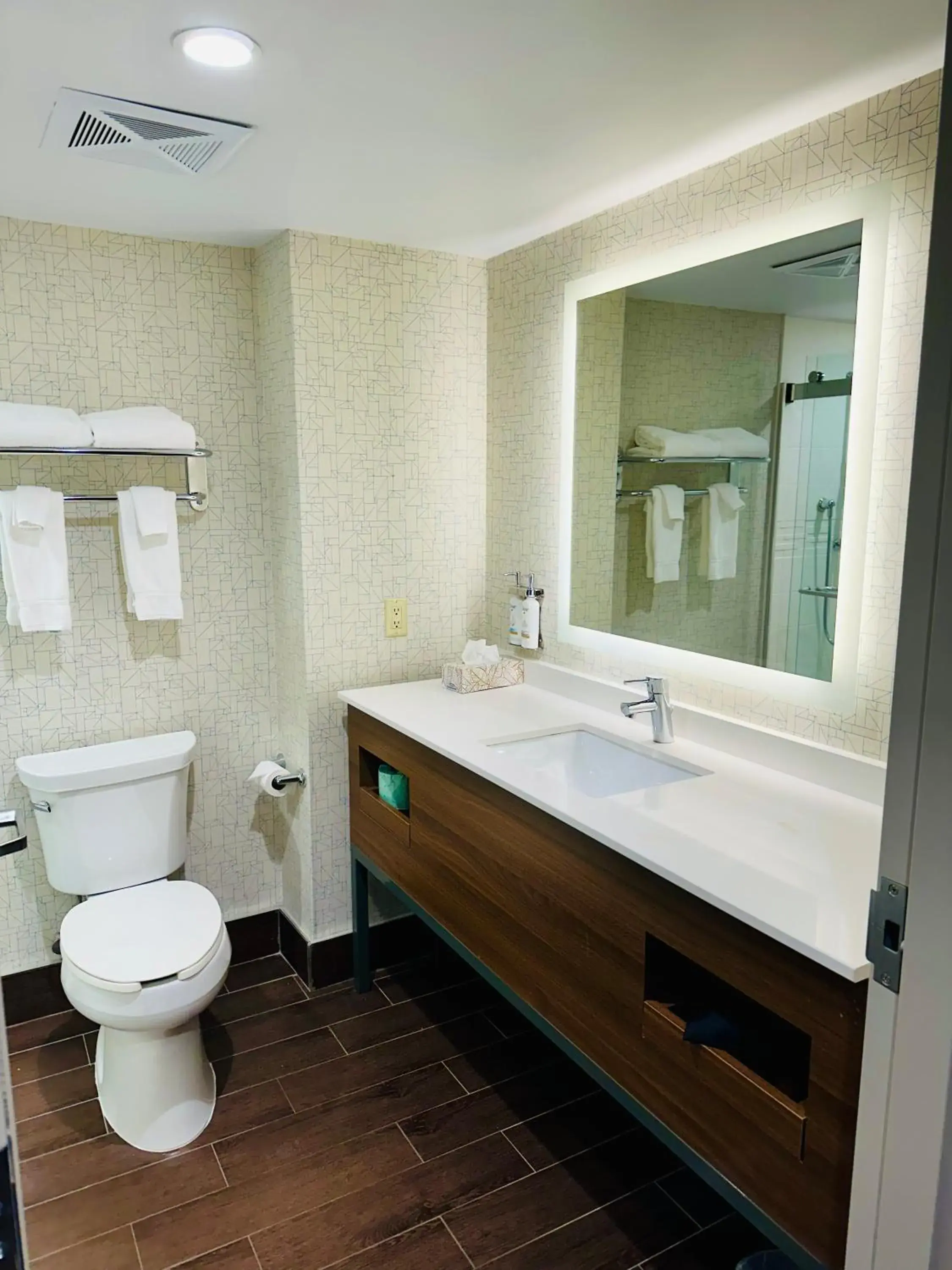 King Suite with Sofa Bed in Holiday Inn Express Hotel & Suites Milton by IHG King Suite with Sofa Bed in Holiday Inn Express Hotel & Suites Milton by IHG