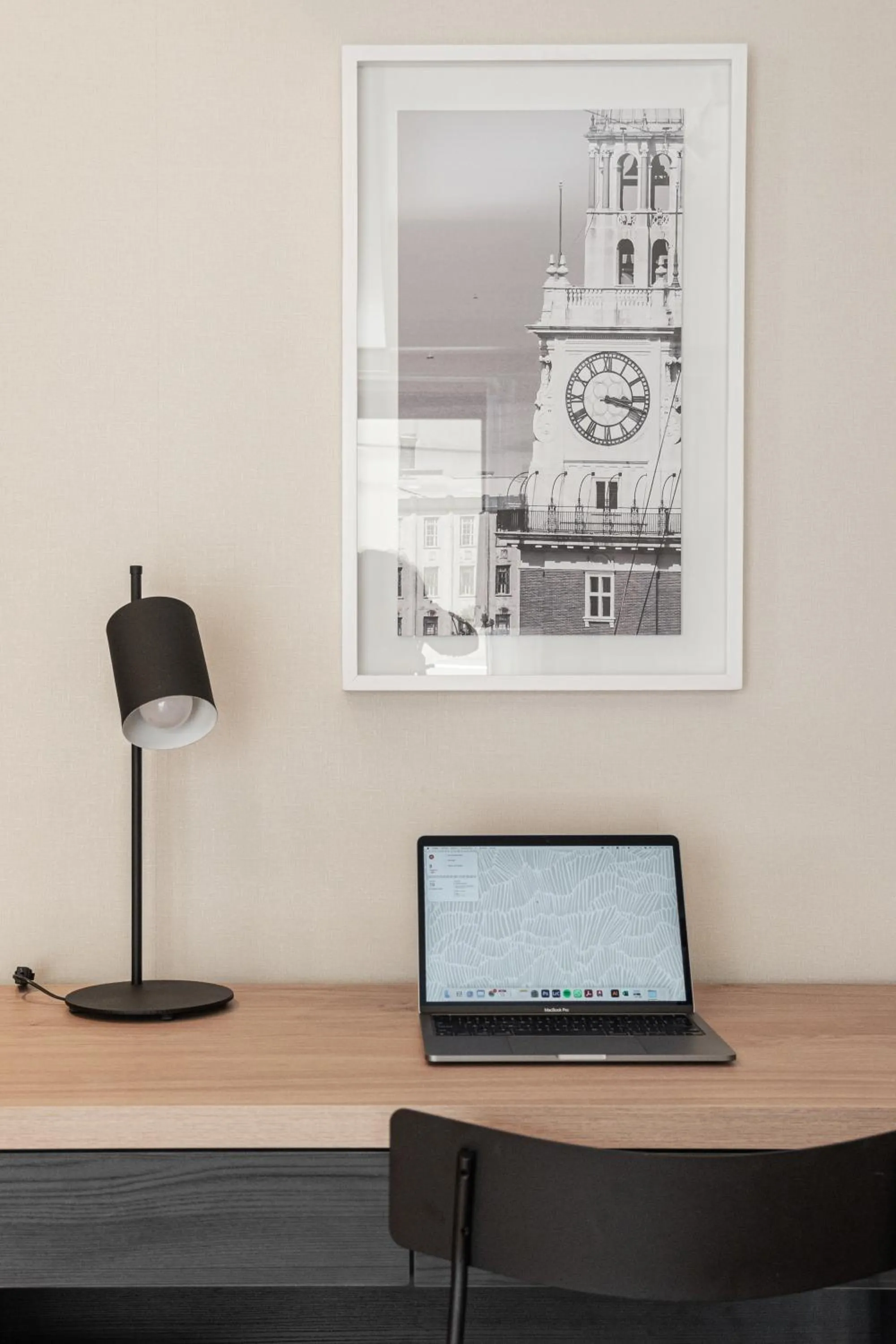 Text overlay in Feir's Park Hotel & Rooftop