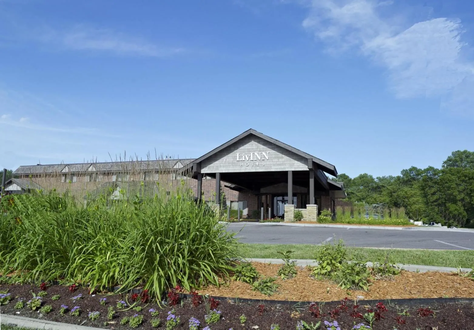 Property building in LivINN Hotel Minneapolis North / Fridley