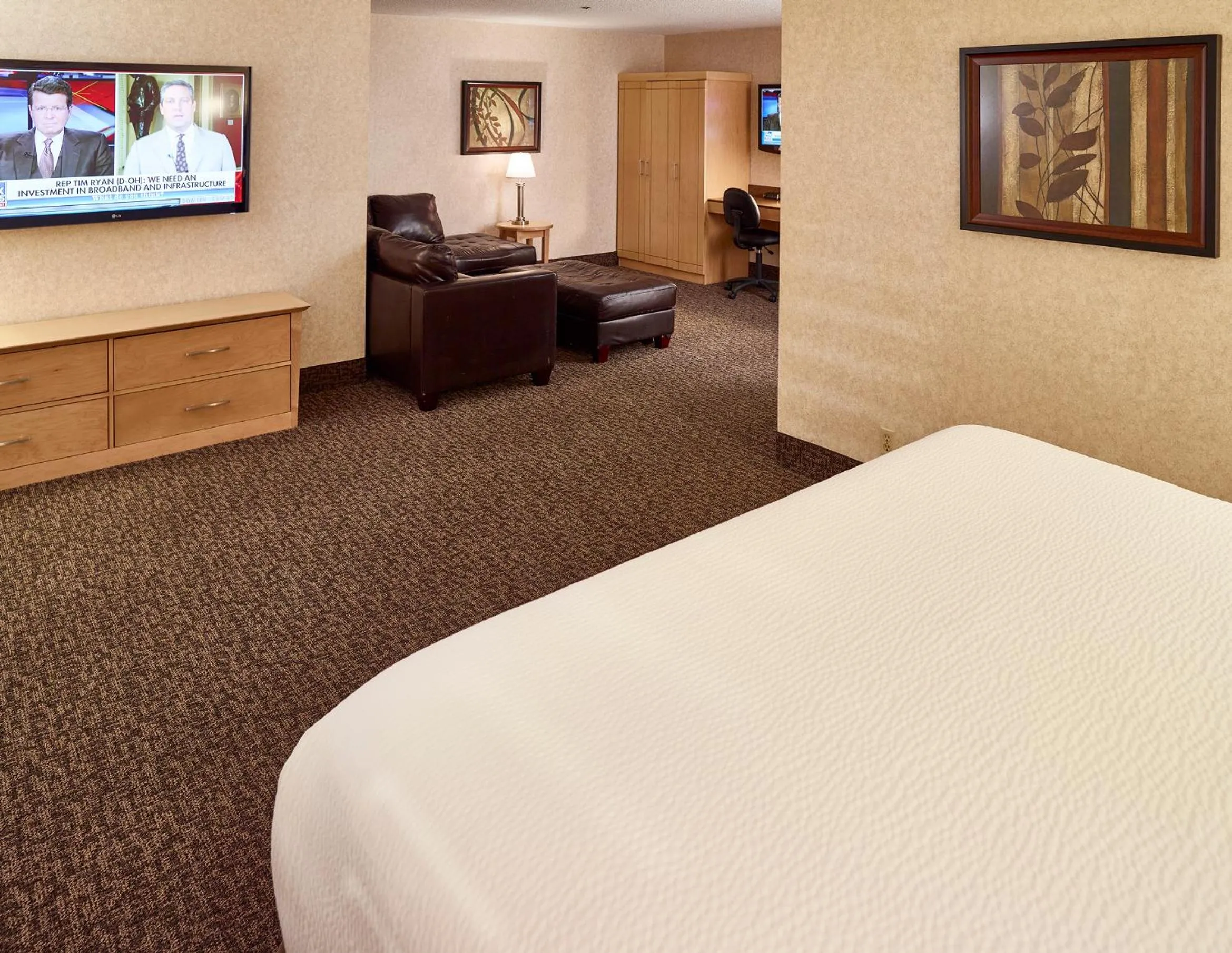 Bed in LivINN Hotel Minneapolis North / Fridley