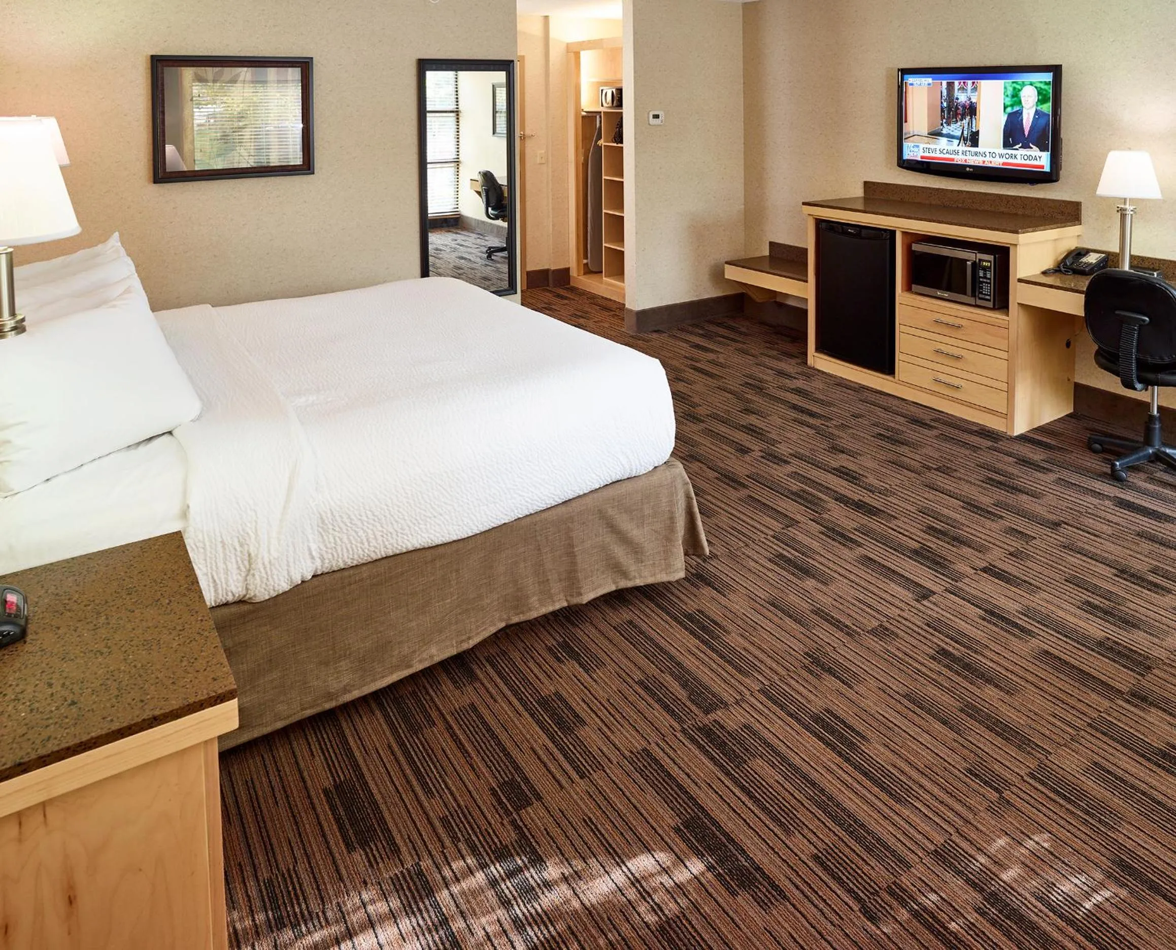 Photo of the whole room, Bed in LivINN Hotel Minneapolis North / Fridley