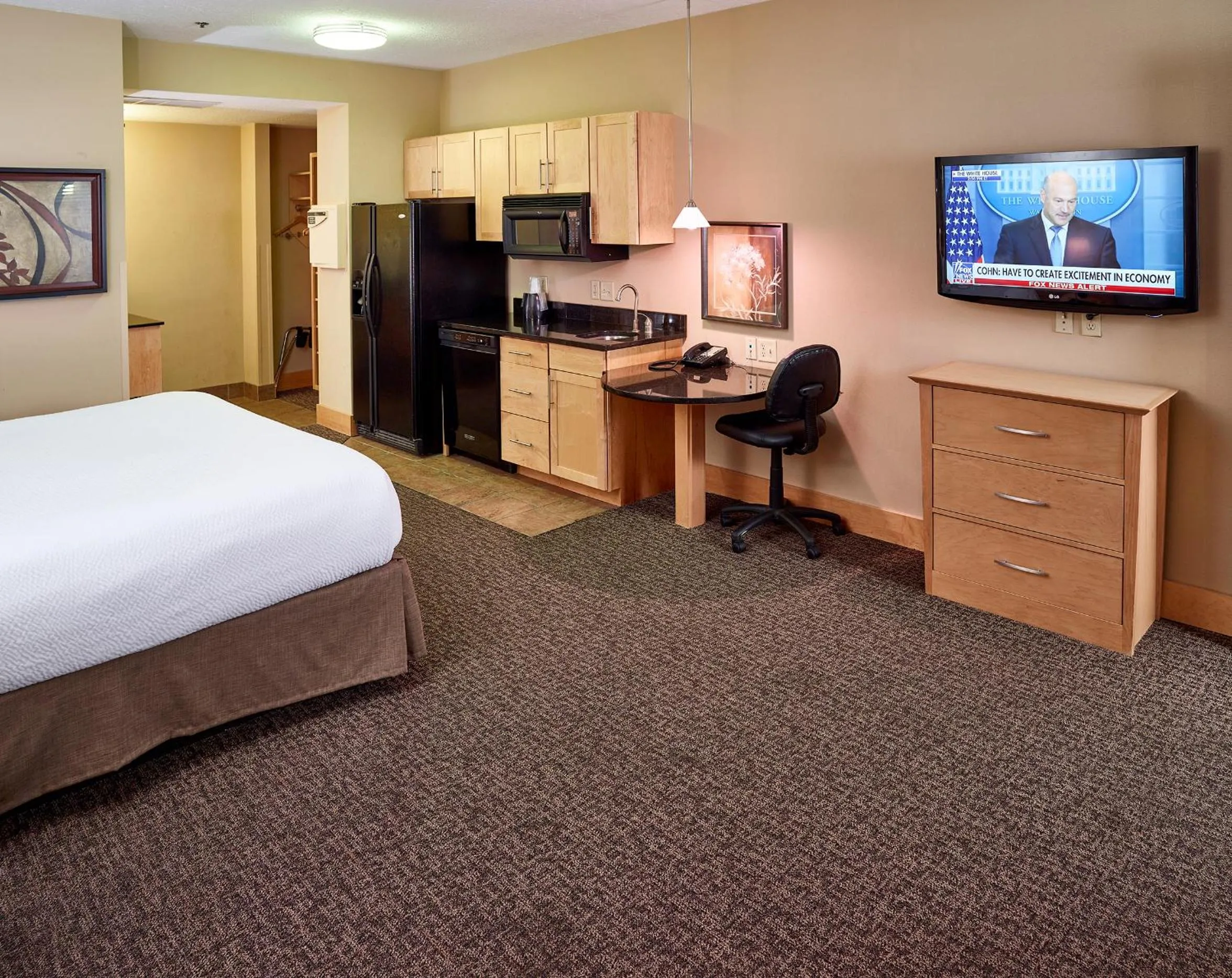 Photo of the whole room, Bed in LivINN Hotel Minneapolis North / Fridley