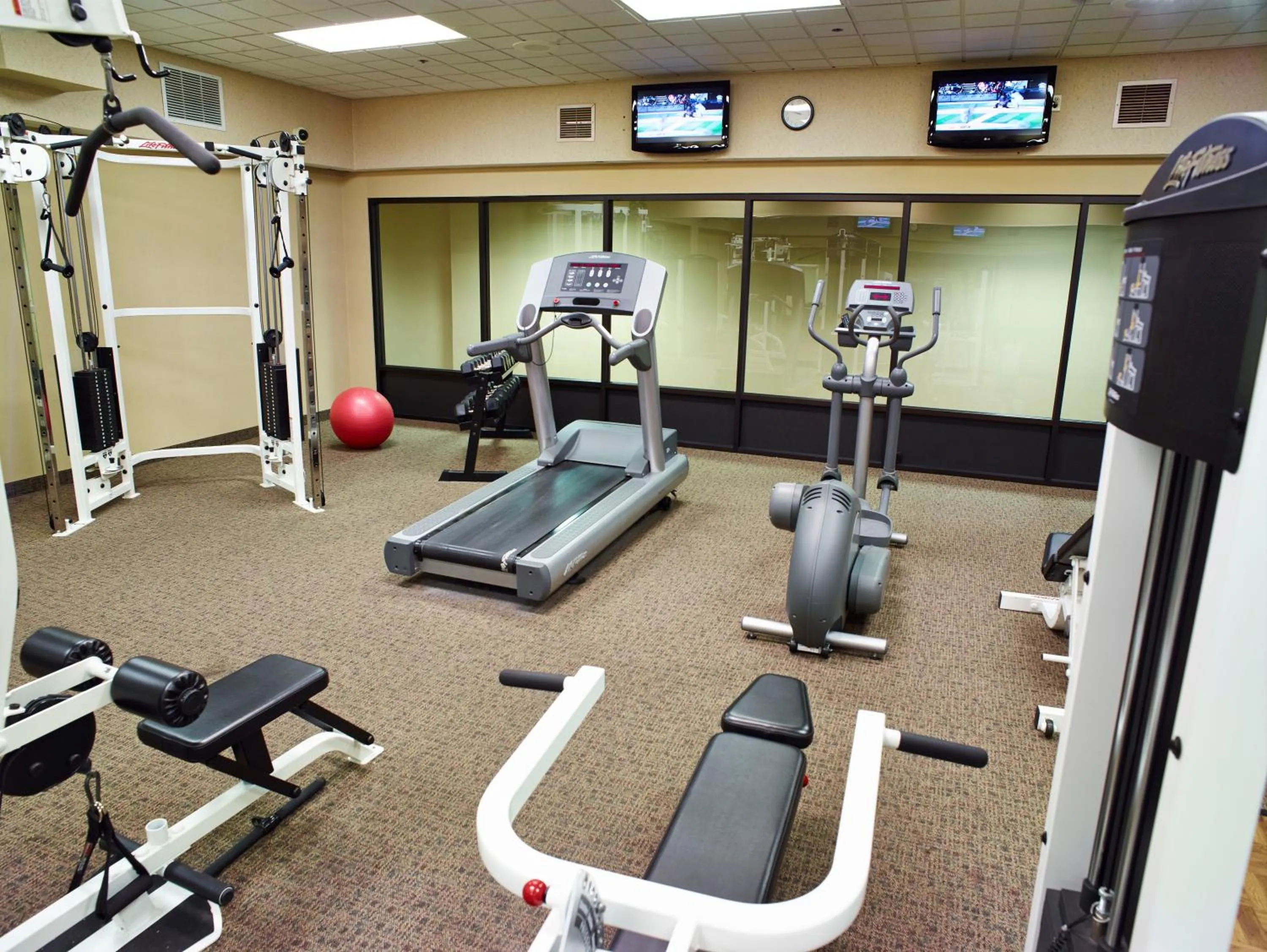 Fitness centre/facilities in LivINN Hotel Minneapolis North / Fridley