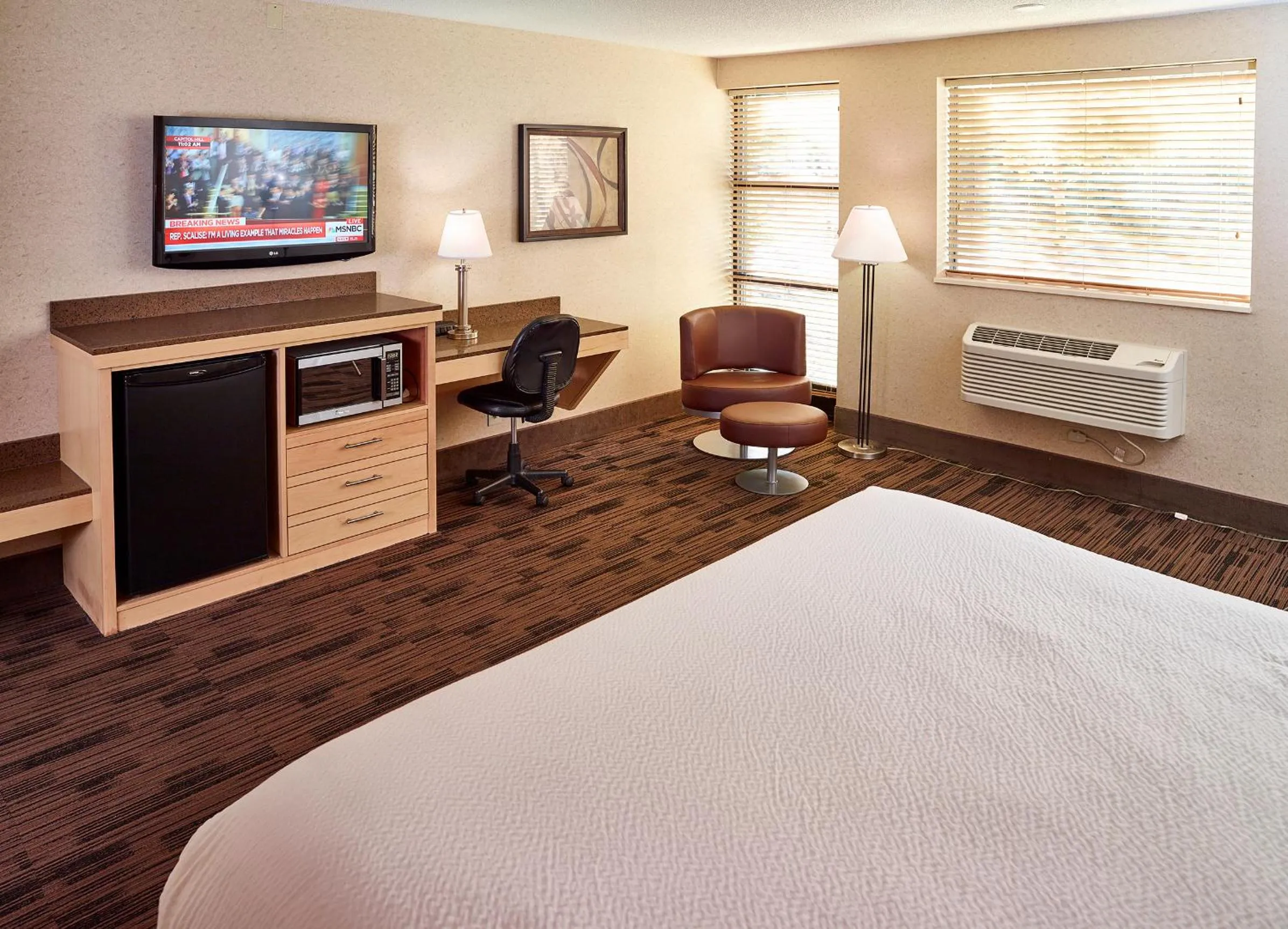 Photo of the whole room, Bed in LivINN Hotel Minneapolis North / Fridley