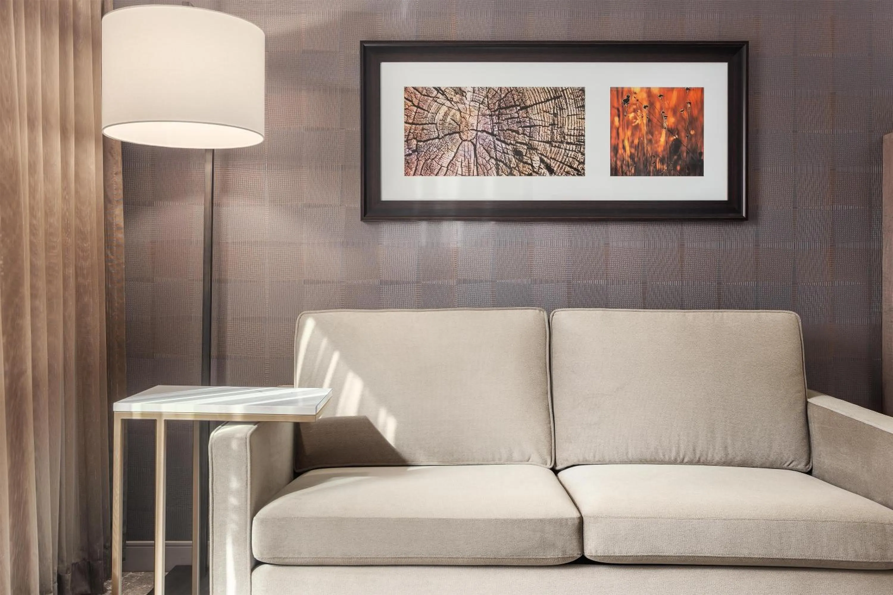 Living room in DoubleTree by Hilton Kitchener