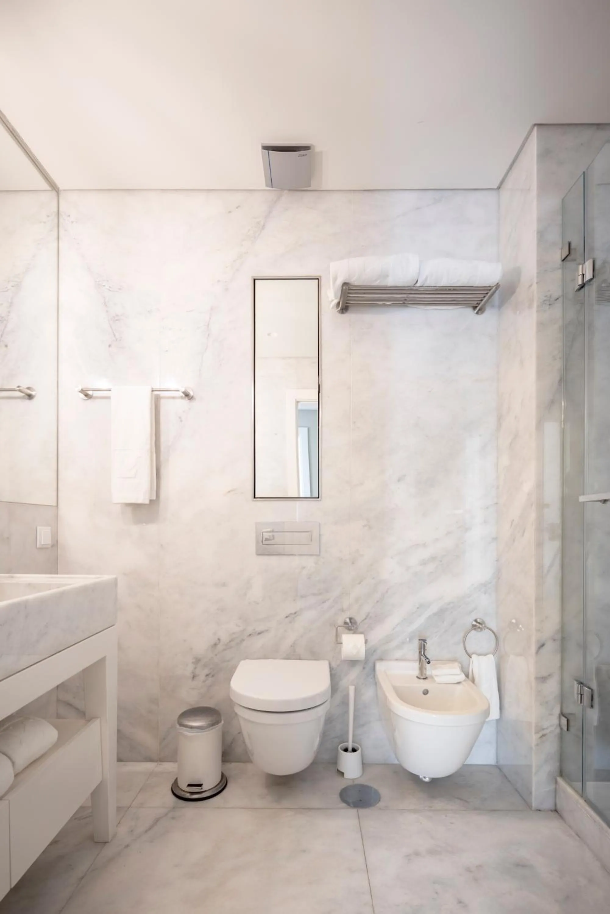 Shower in Chiado Mercy Apartments | Lisbon Best Apartments
