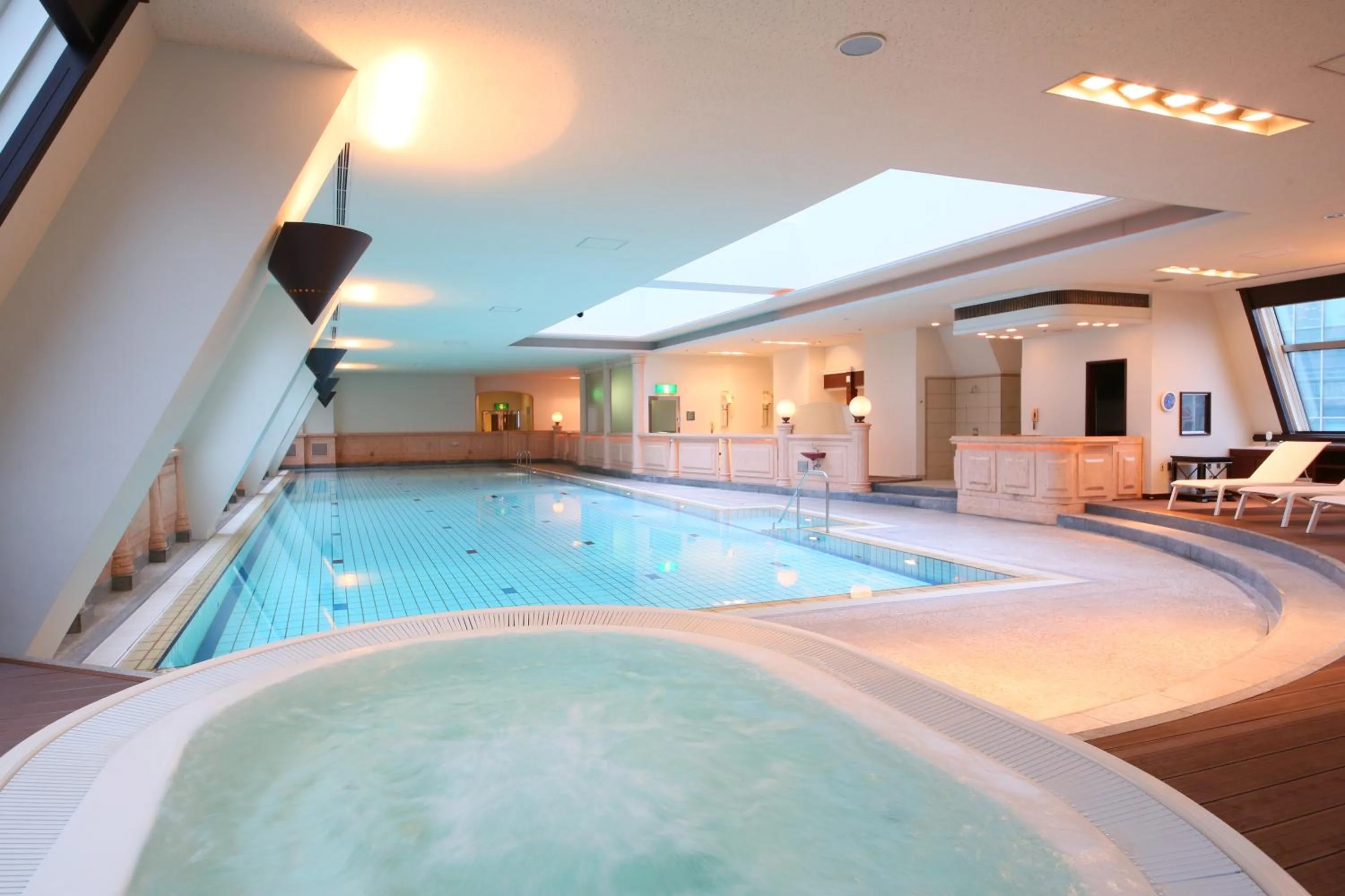 Swimming pool in Hotel Allamanda Aoyama Tokyo