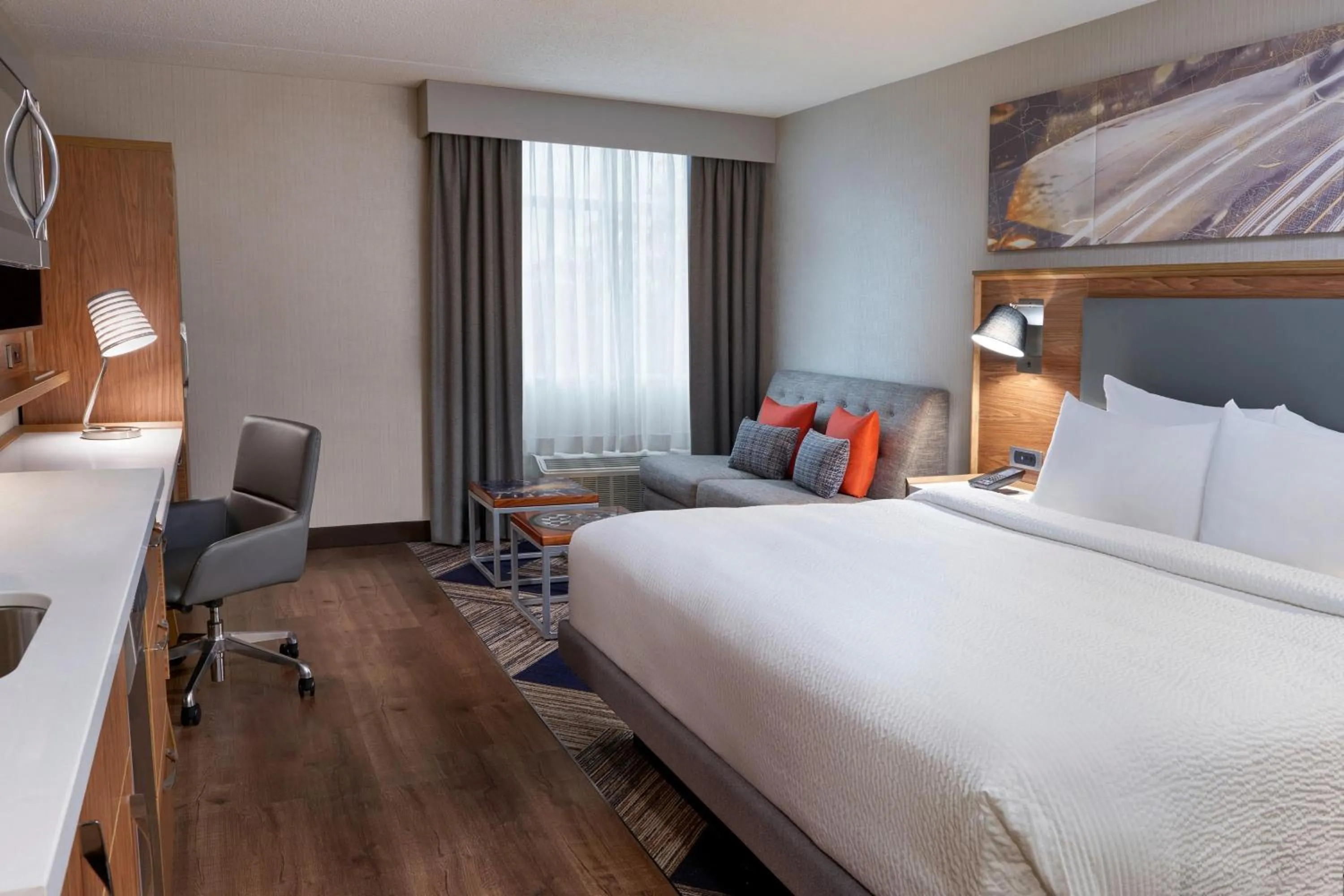Photo of the whole room, Bed in Four Points by Sheraton Hamilton - Stoney Creek