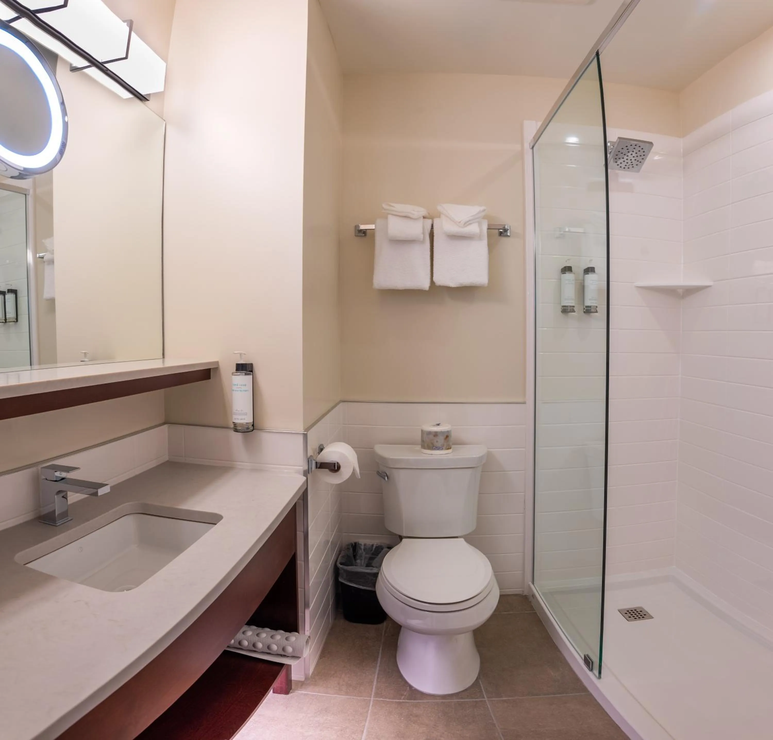 Shower in Strathcona Hotel