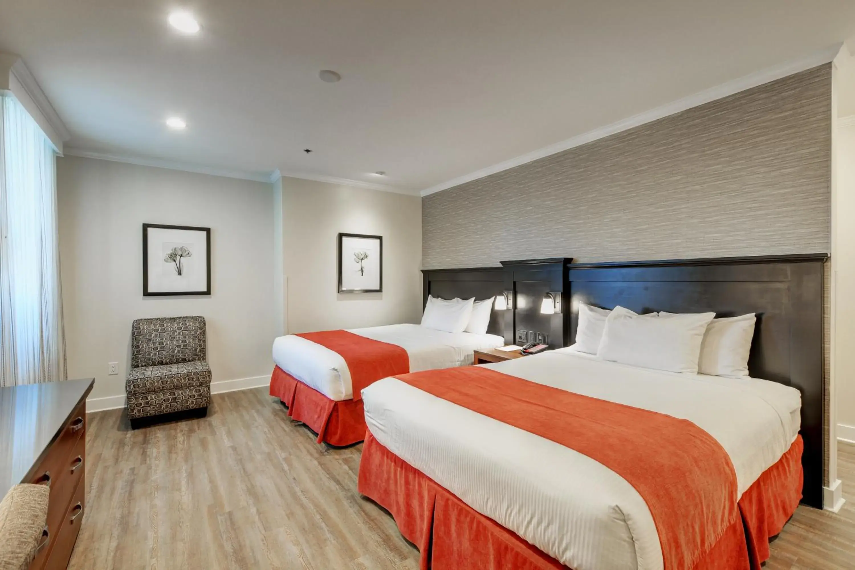 Queen Room with Two Queen Beds in Strathcona Hotel Queen Room with Two Queen Beds in Strathcona Hotel