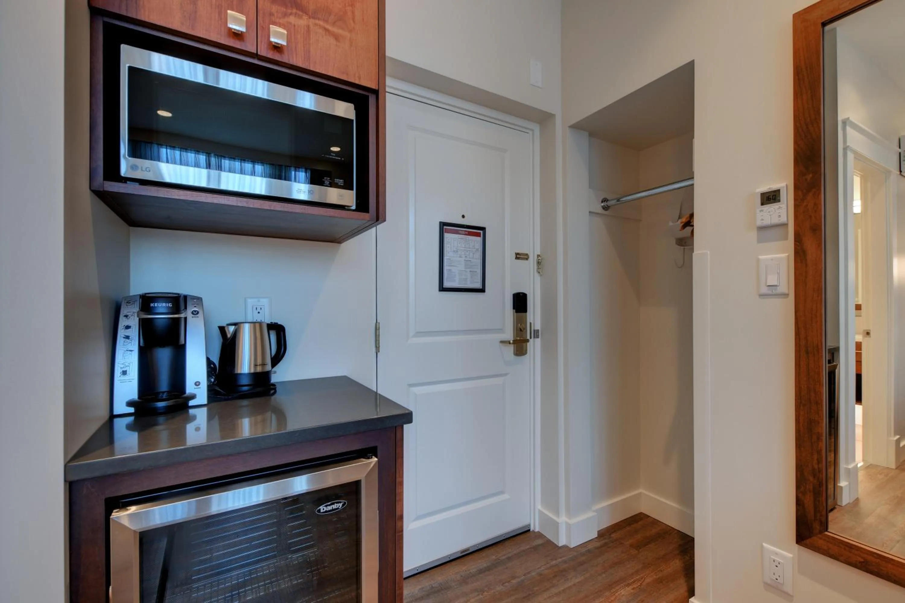 Coffee/tea facilities in Strathcona Hotel