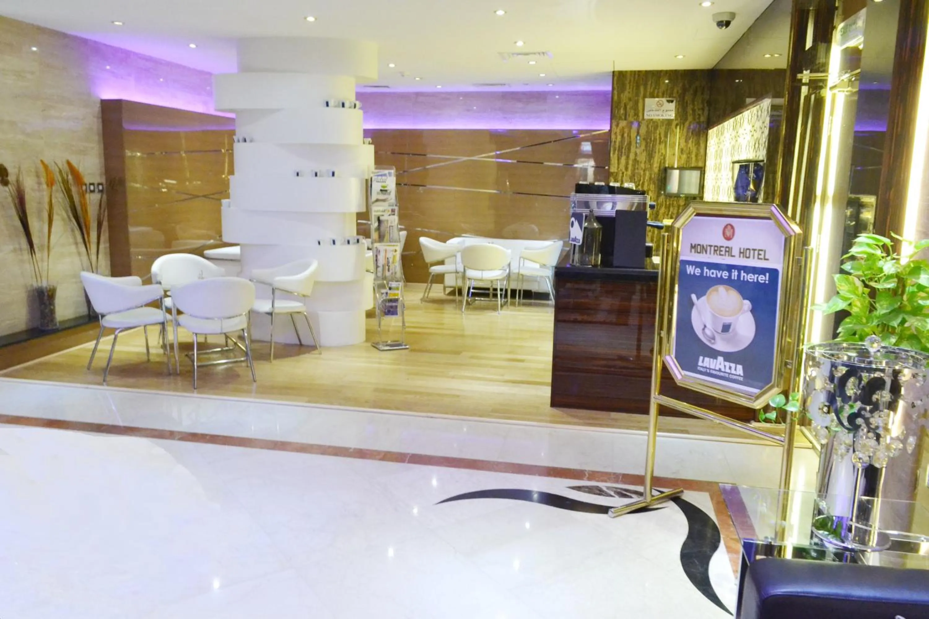 Coffee/tea facilities in Dorus Hotel