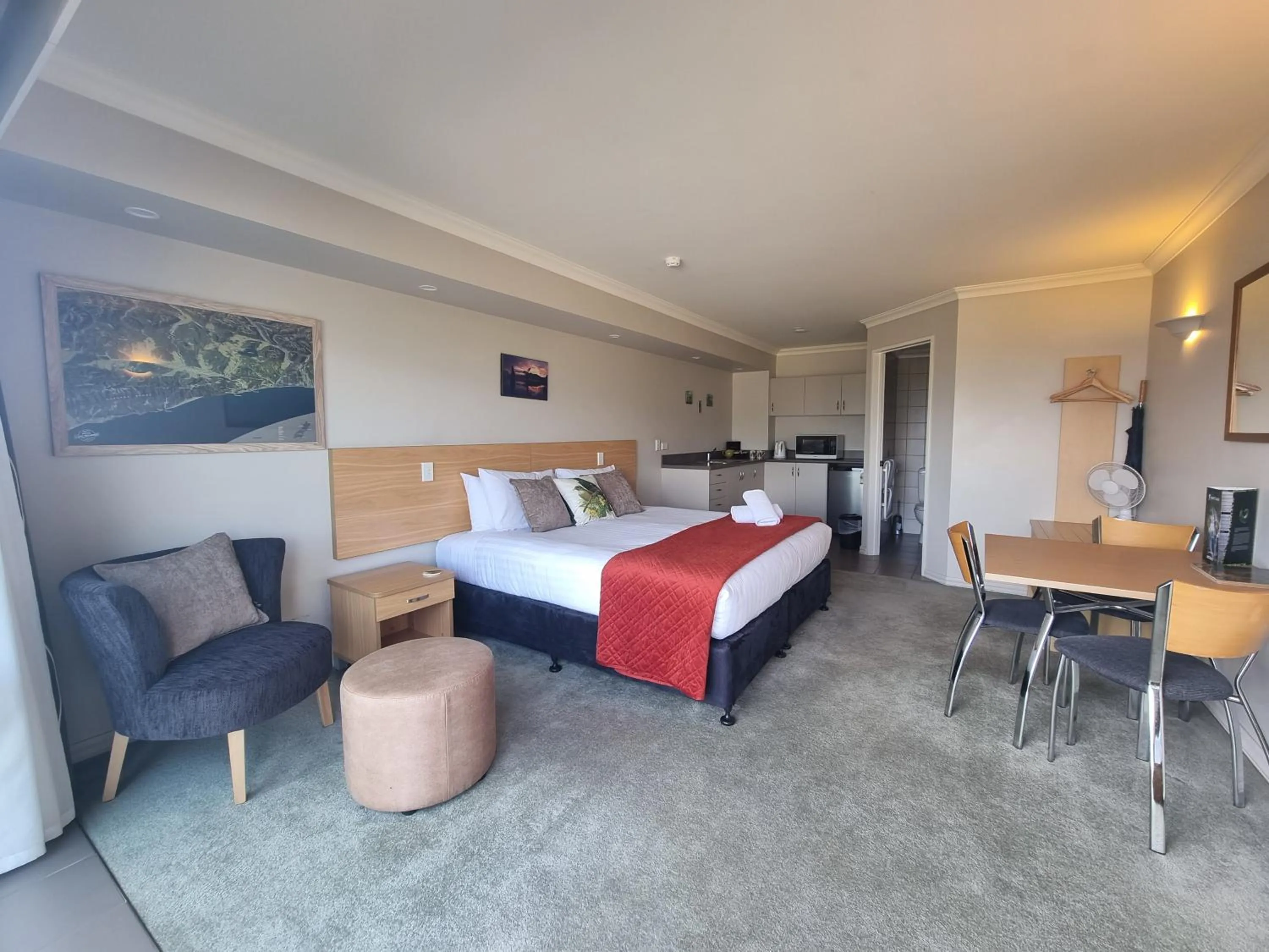 Photo of the whole room, Bed in Hotel Lake Brunner