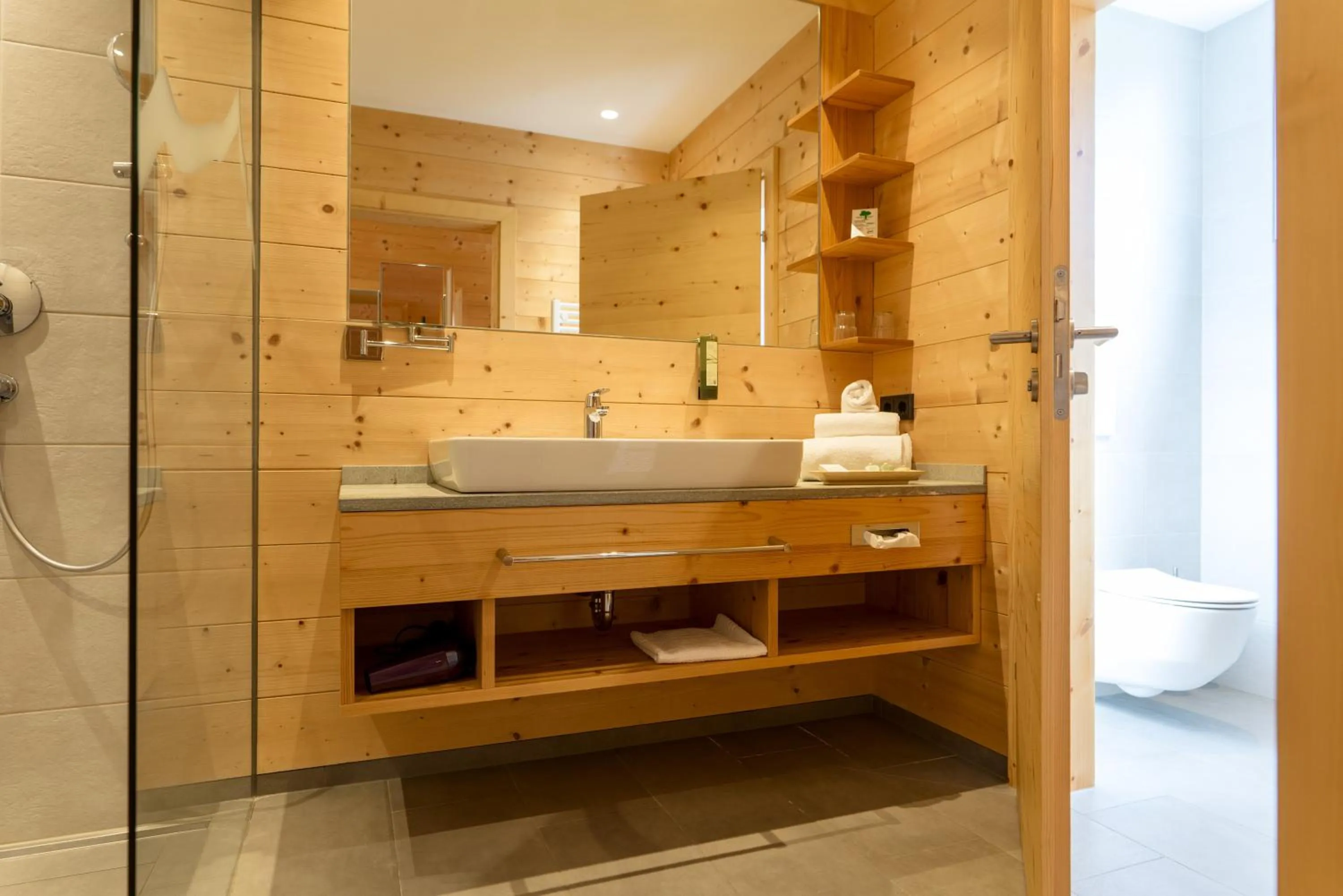 Shower in Rittis Alpin Chalets Dachstein