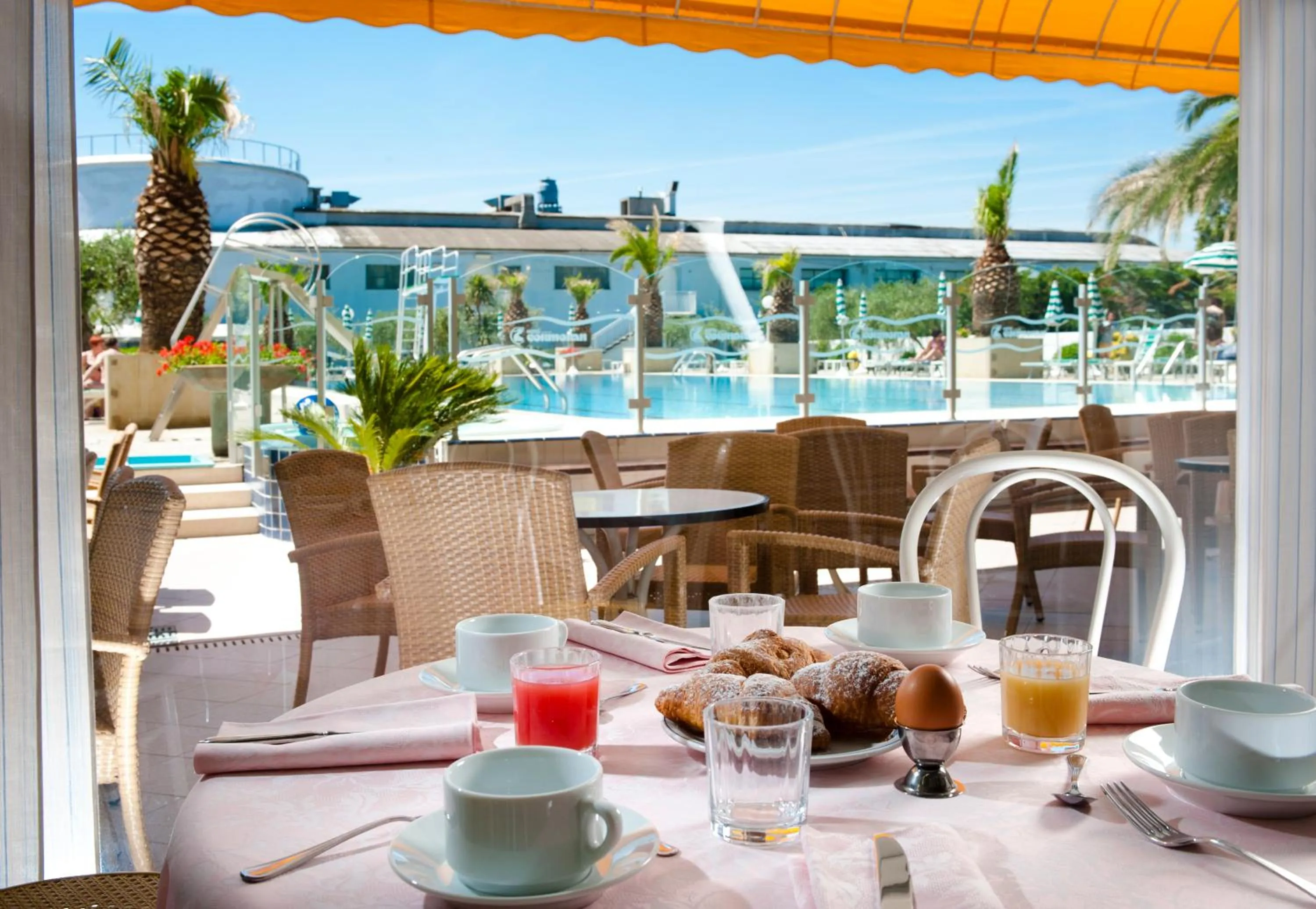 Restaurant/places to eat in Hotel Cormoran