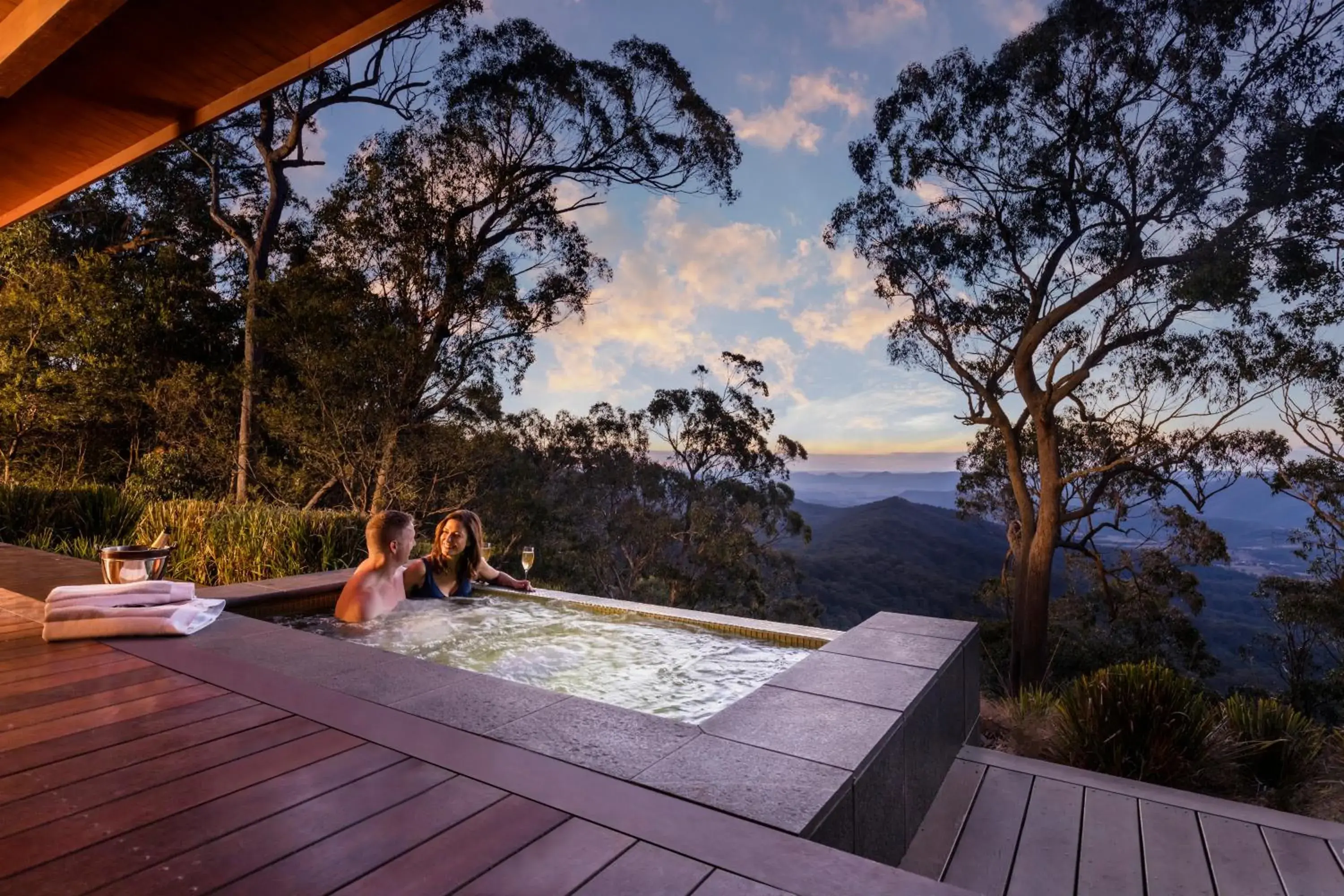 One-Bedroom Private Lodge with Private Outdoor Hot Tub in Spicers Peak Lodge One-Bedroom Private Lodge with Private Outdoor Hot Tub in Spicers Peak Lodge